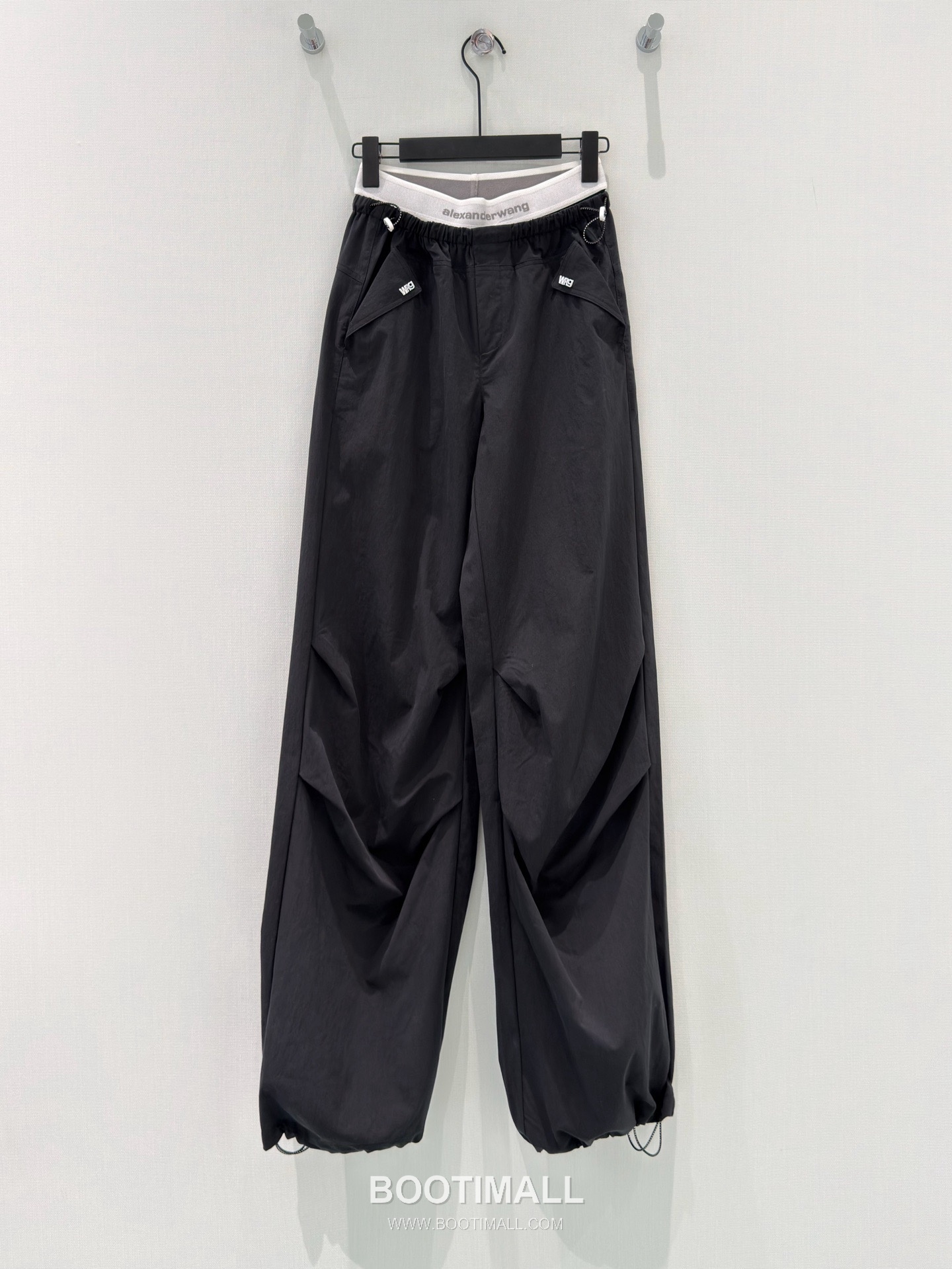 프라다 2026SS 기능성 패브릭 로고웨빙 더블웨이스트 루즈핏 카고팬츠 Prada 2026 SS Functional Fabric Logo Webbing Double Waist Loose Fit Cargo Pants 12