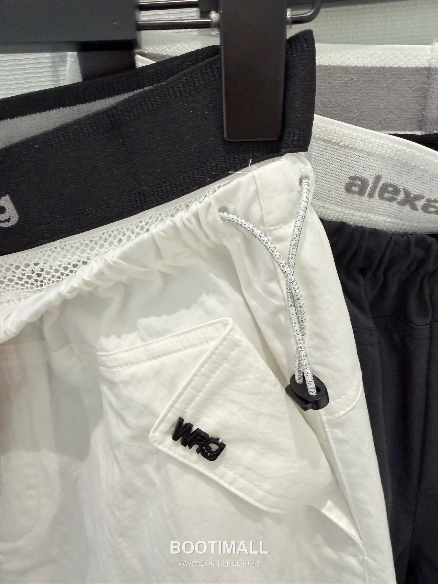 프라다 2026SS 기능성 패브릭 로고웨빙 더블웨이스트 루즈핏 카고팬츠 Prada 2026 SS Functional Fabric Logo Webbing Double Waist Loose Fit Cargo Pants 14