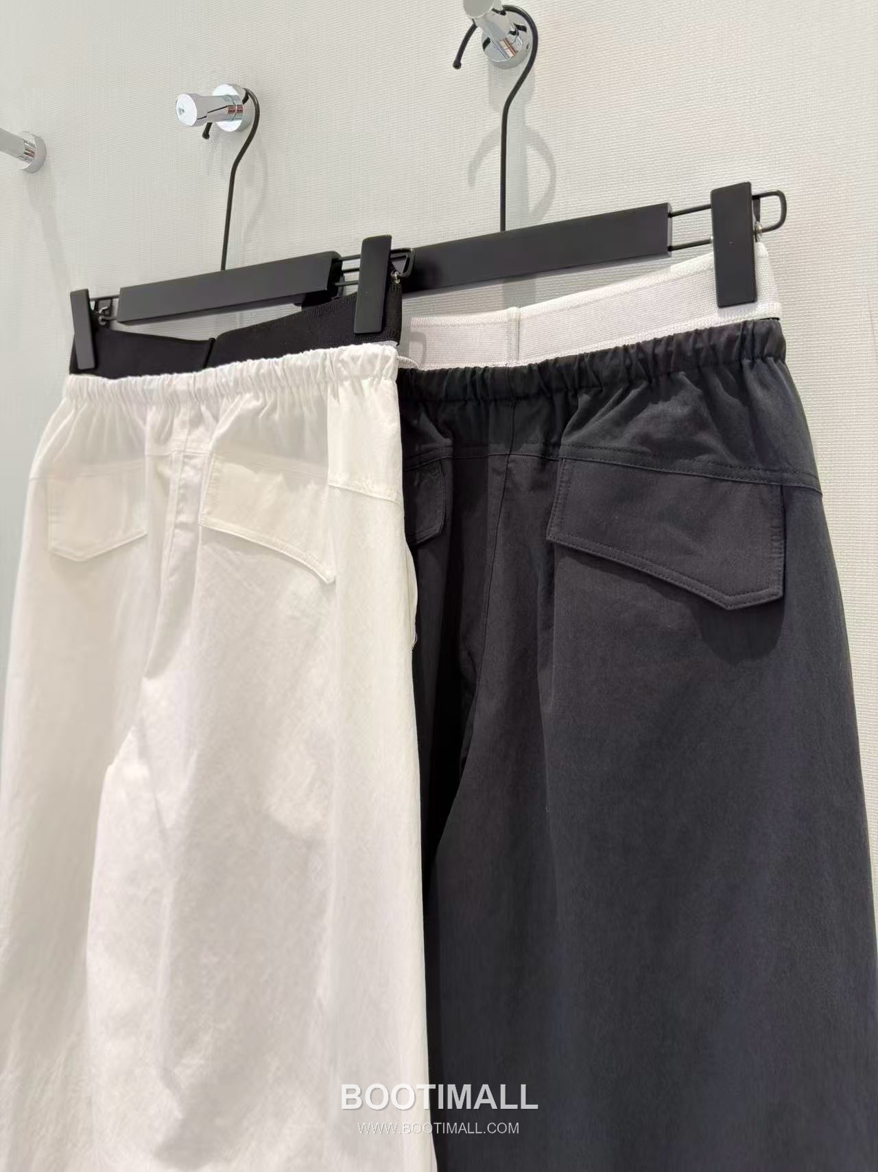 프라다 2026SS 기능성 패브릭 로고웨빙 더블웨이스트 루즈핏 카고팬츠 Prada 2026 SS Functional Fabric Logo Webbing Double Waist Loose Fit Cargo Pants 15