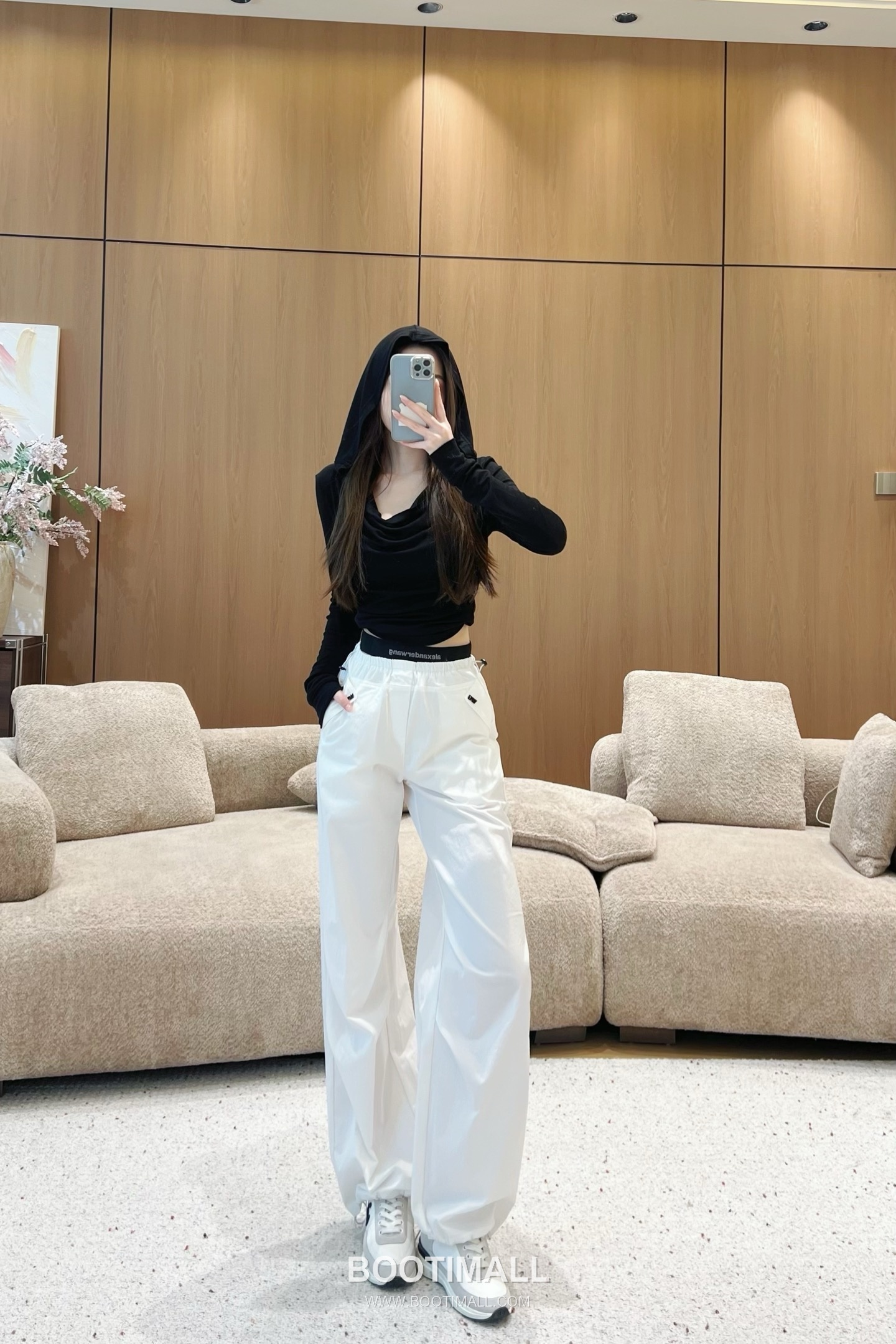 프라다 2026SS 기능성 패브릭 로고웨빙 더블웨이스트 루즈핏 카고팬츠 Prada 2026 SS Functional Fabric Logo Webbing Double Waist Loose Fit Cargo Pants 1