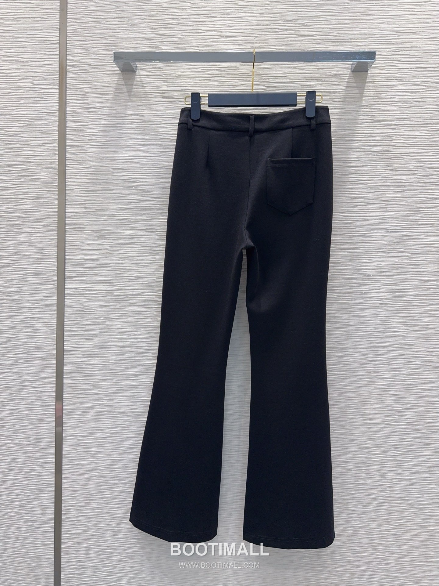 프라다 2026SS 기능성 패브릭 트라이앵글 메탈버튼 하이웨스트 부츠컷 롱팬츠 Prada 2026 SS Functional Fabric Triangle Metal Button High Waist Bootcut Long Pants 17