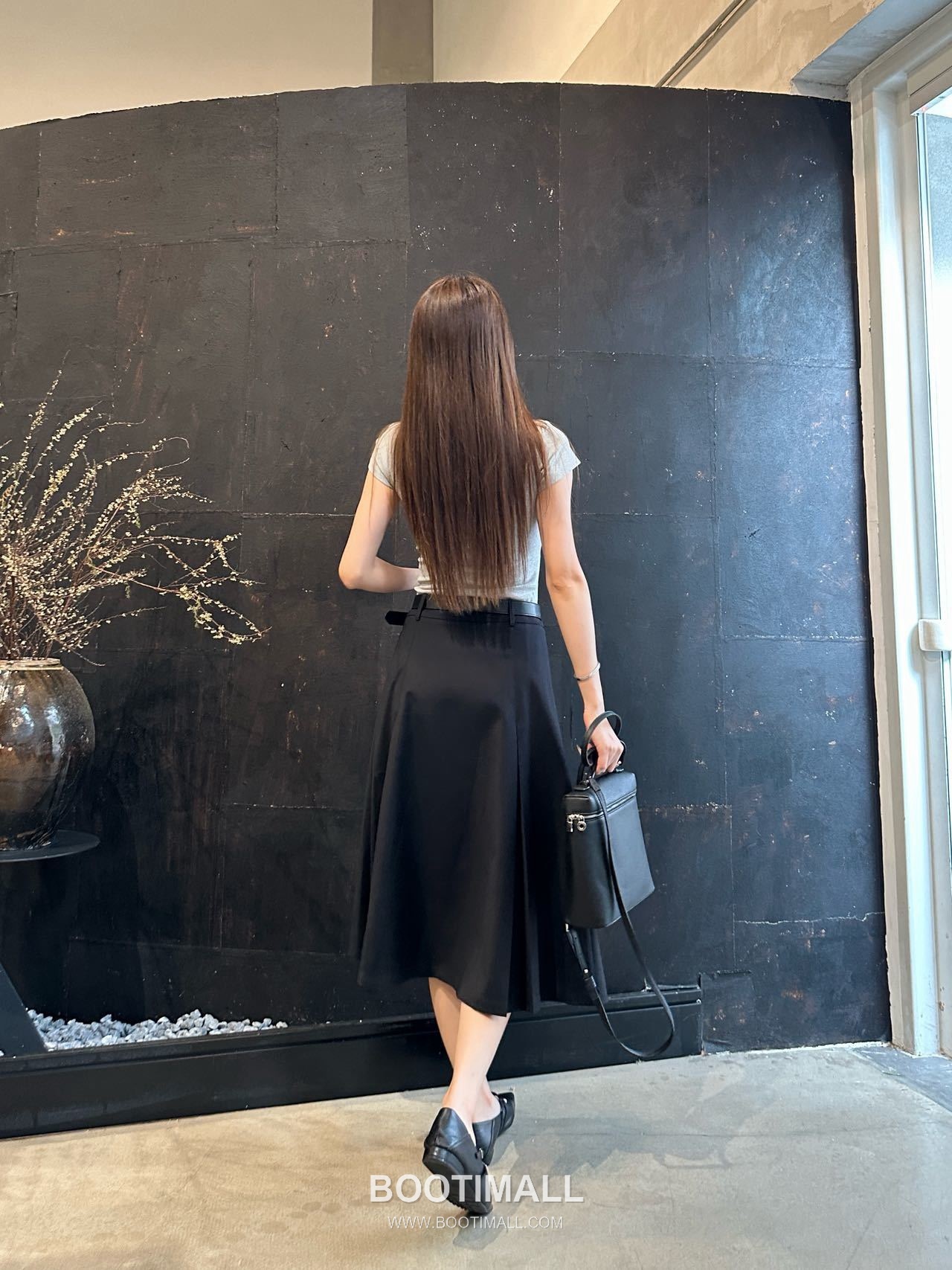 프라다 2026SS 기능성 패브릭 플리츠 벨티드 하이웨스트 A라인 미디 스커트 Prada 2026 SS Functional Fabric Pleated Belted High Waist A Line Midi Skirt 5