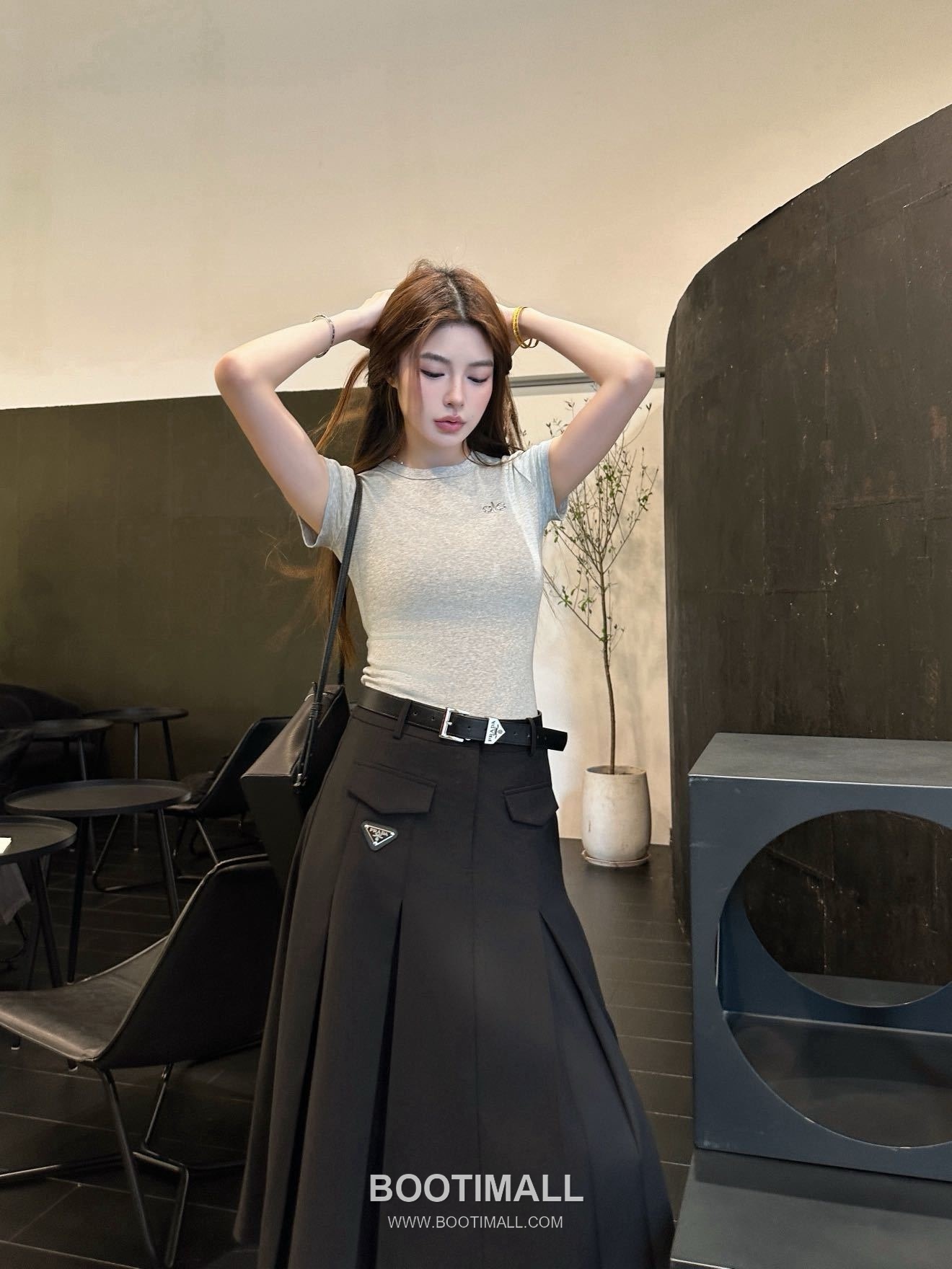 프라다 2026SS 기능성 패브릭 플리츠 벨티드 하이웨스트 A라인 미디 스커트 Prada 2026 SS Functional Fabric Pleated Belted High Waist A Line Midi Skirt 6