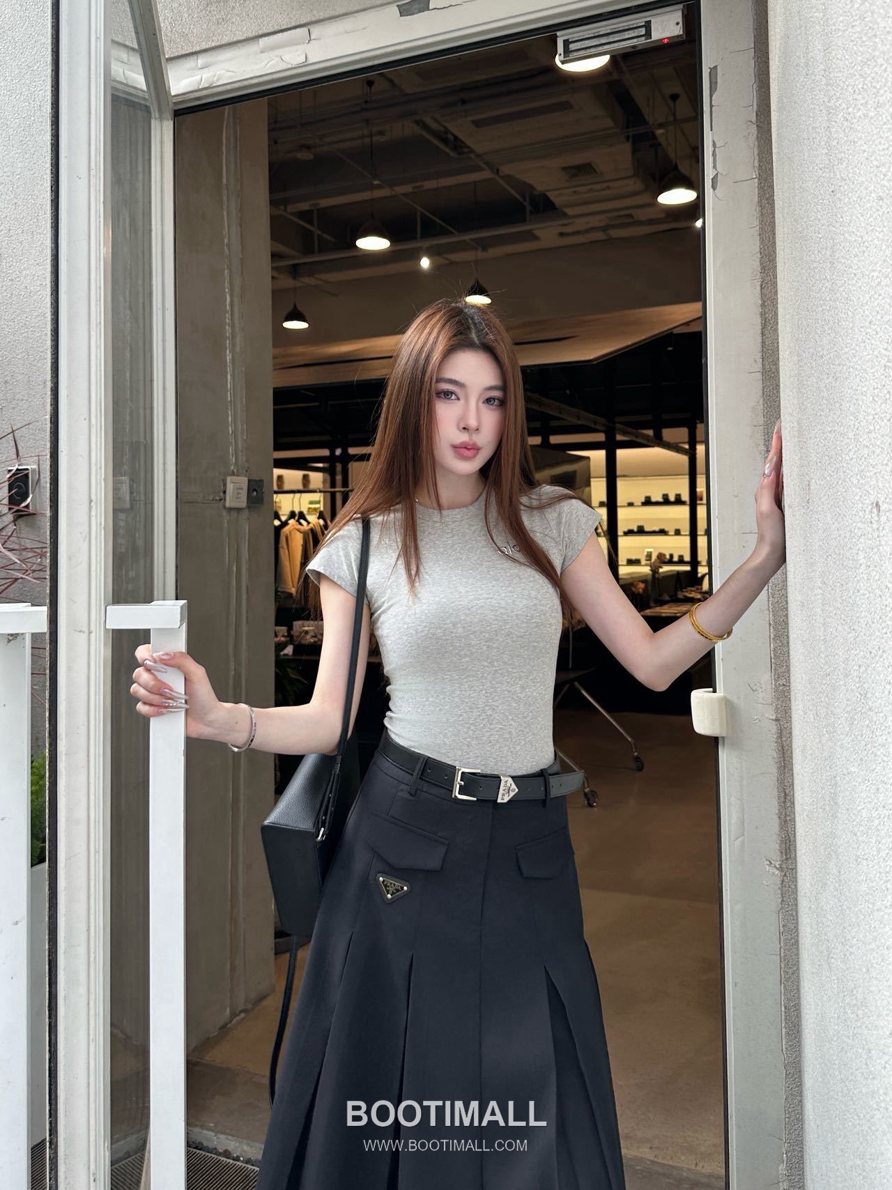 프라다 2026SS 기능성 패브릭 플리츠 벨티드 하이웨스트 A라인 미디 스커트 Prada 2026 SS Functional Fabric Pleated Belted High Waist A Line Midi Skirt 7