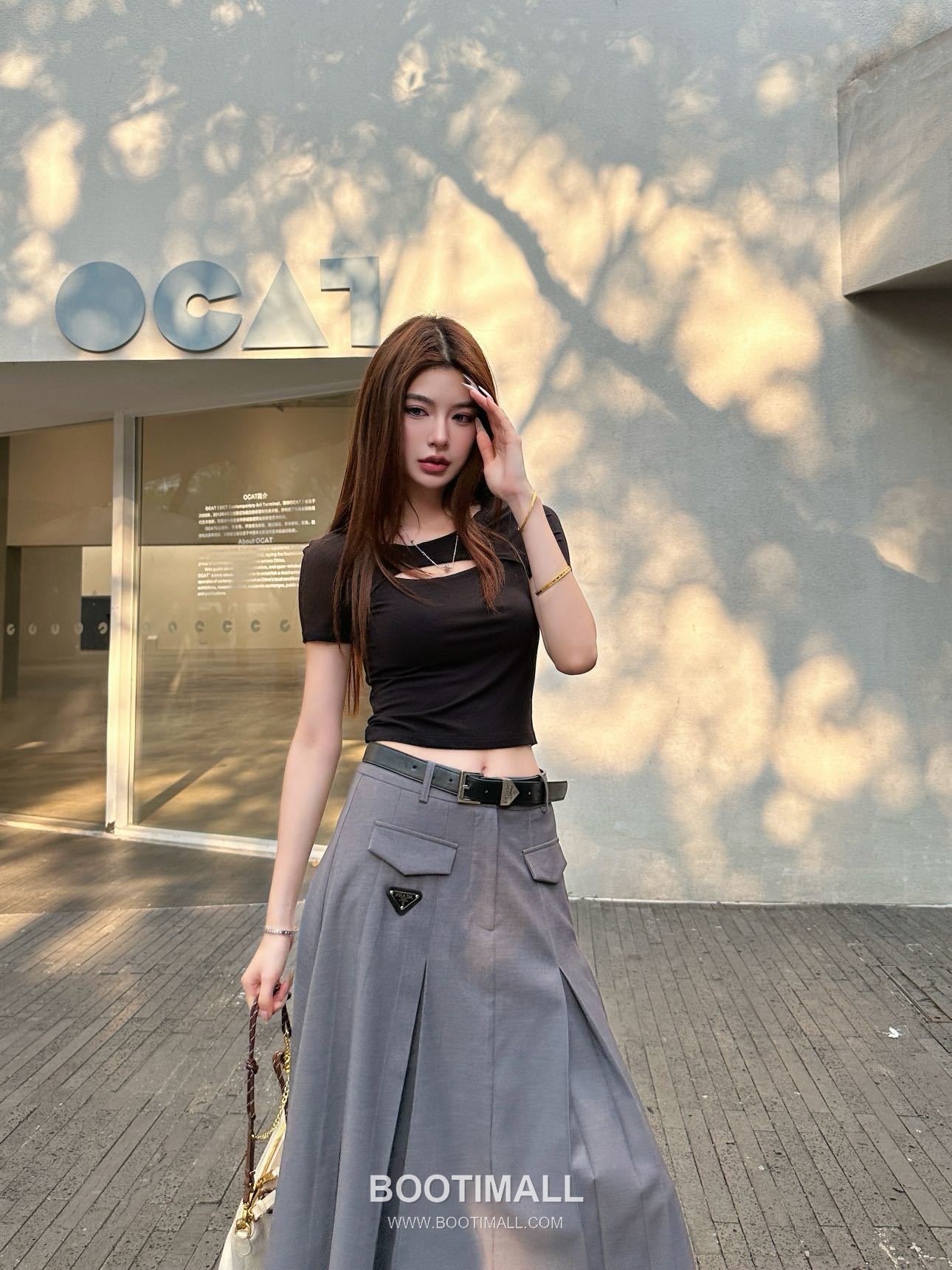 프라다 2026SS 기능성 패브릭 플리츠 벨티드 하이웨스트 A라인 미디 스커트 Prada 2026 SS Functional Fabric Pleated Belted High Waist A Line Midi Skirt 5