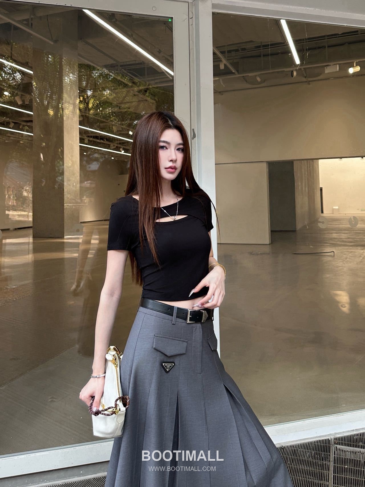 프라다 2026SS 기능성 패브릭 플리츠 벨티드 하이웨스트 A라인 미디 스커트 Prada 2026 SS Functional Fabric Pleated Belted High Waist A Line Midi Skirt 6