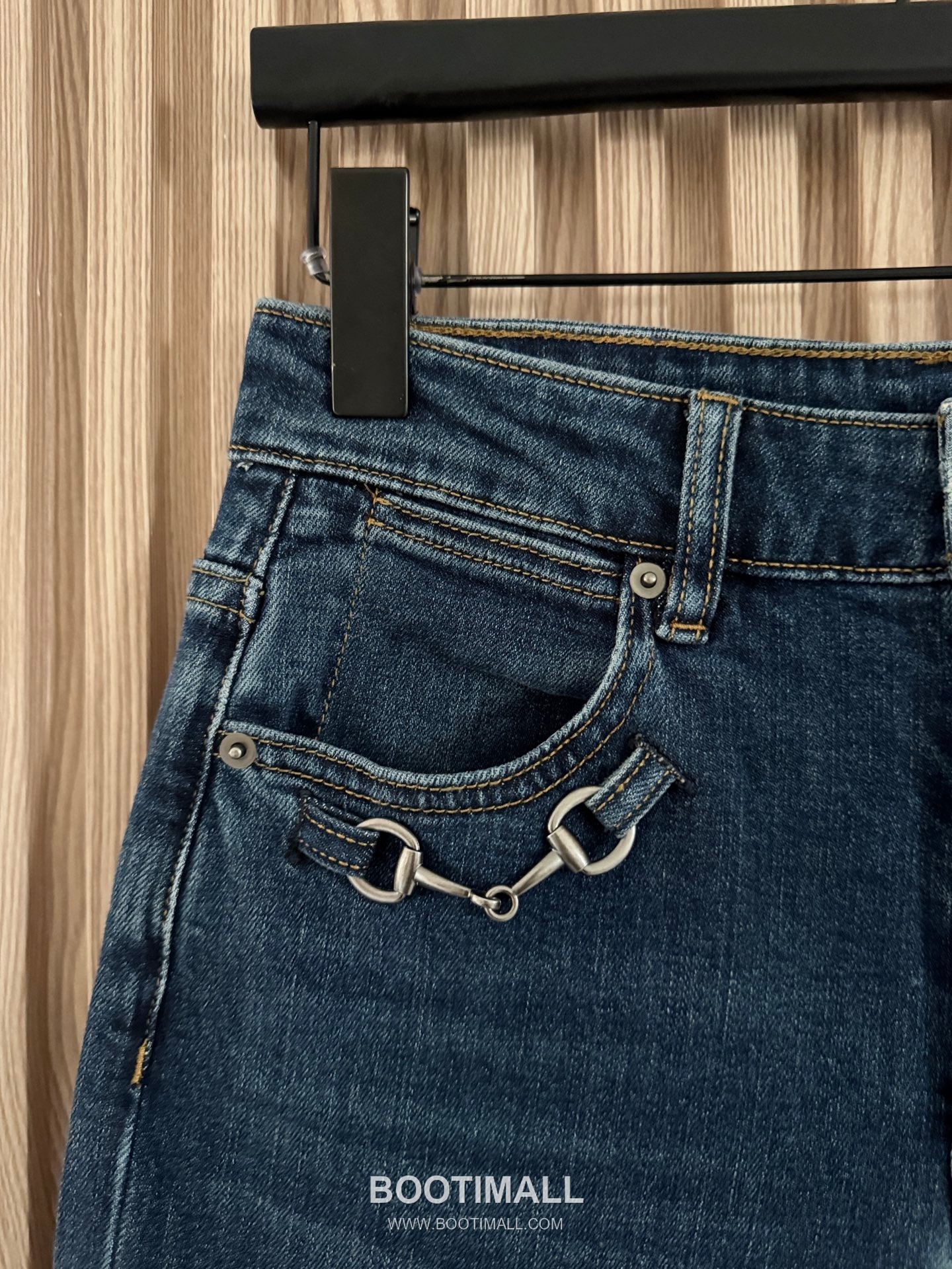 구찌 2026SS 코튼 데님 홀스빗 장식 로우라이즈 세미와이드 스트레이트핏 롱팬츠 Gucci 2026 SS Cotton Denim Horsebit Detail Low Rise Semi Wide Straight Fit Long Pants 15