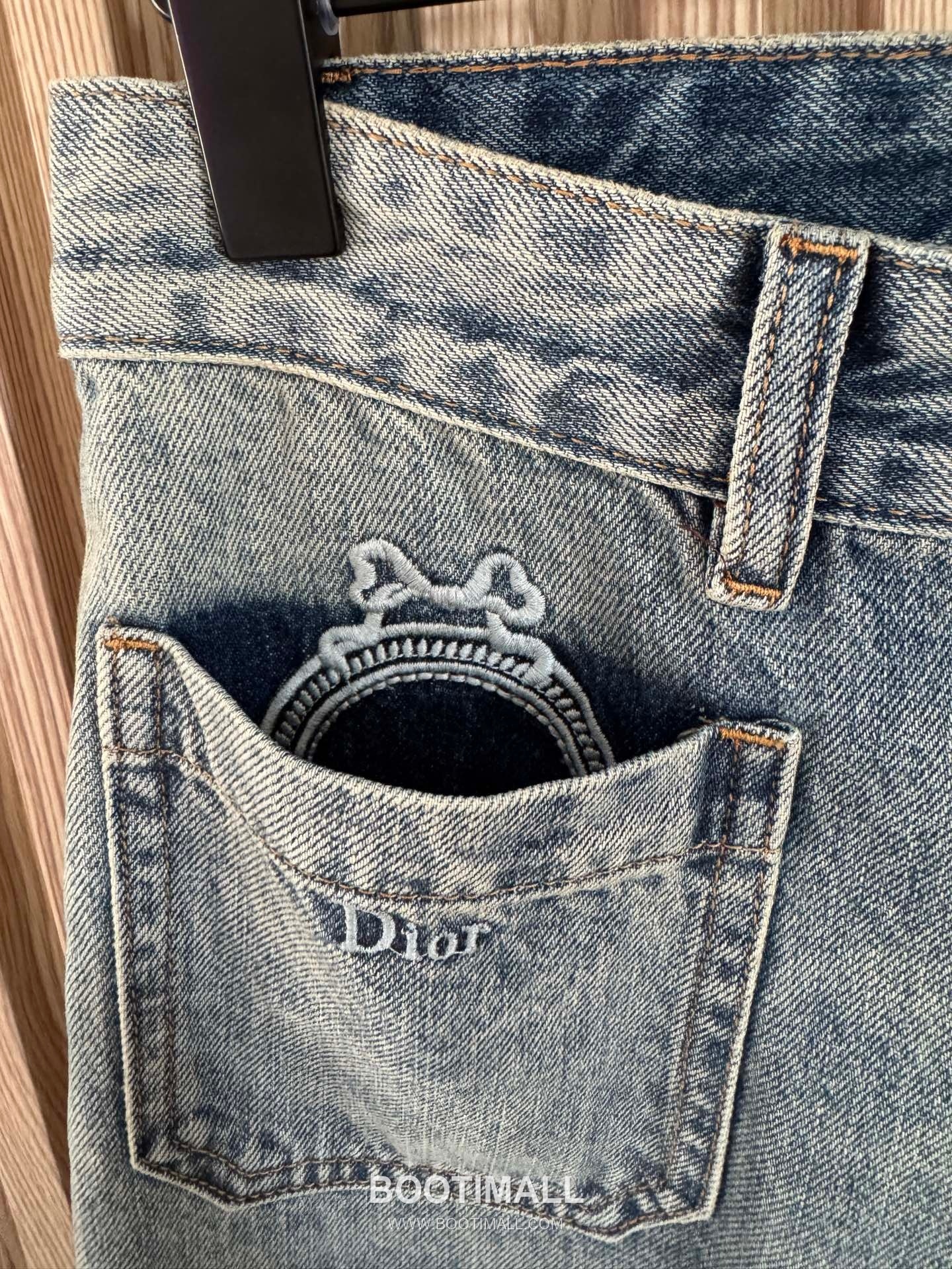 디올 2026SS 코튼 데님 리본자수 로고자수 스트레이트핏 롱팬츠 Dior 2026 SS Cotton Denim Bow Embroidery Logo Embroidered Straight Fit Long Pants 7