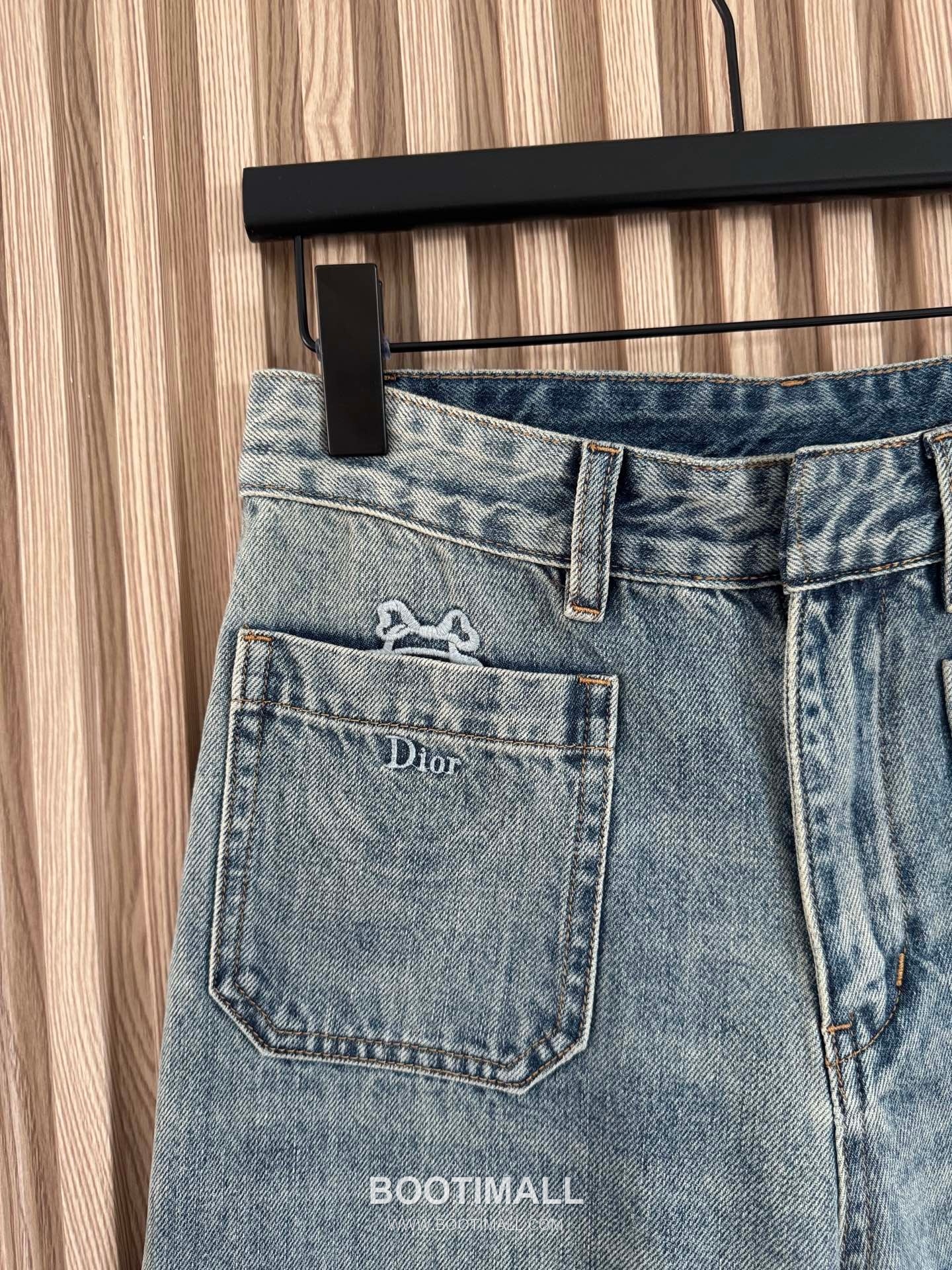 디올 2026SS 코튼 데님 리본자수 로고자수 스트레이트핏 롱팬츠 Dior 2026 SS Cotton Denim Bow Embroidery Logo Embroidered Straight Fit Long Pants 8