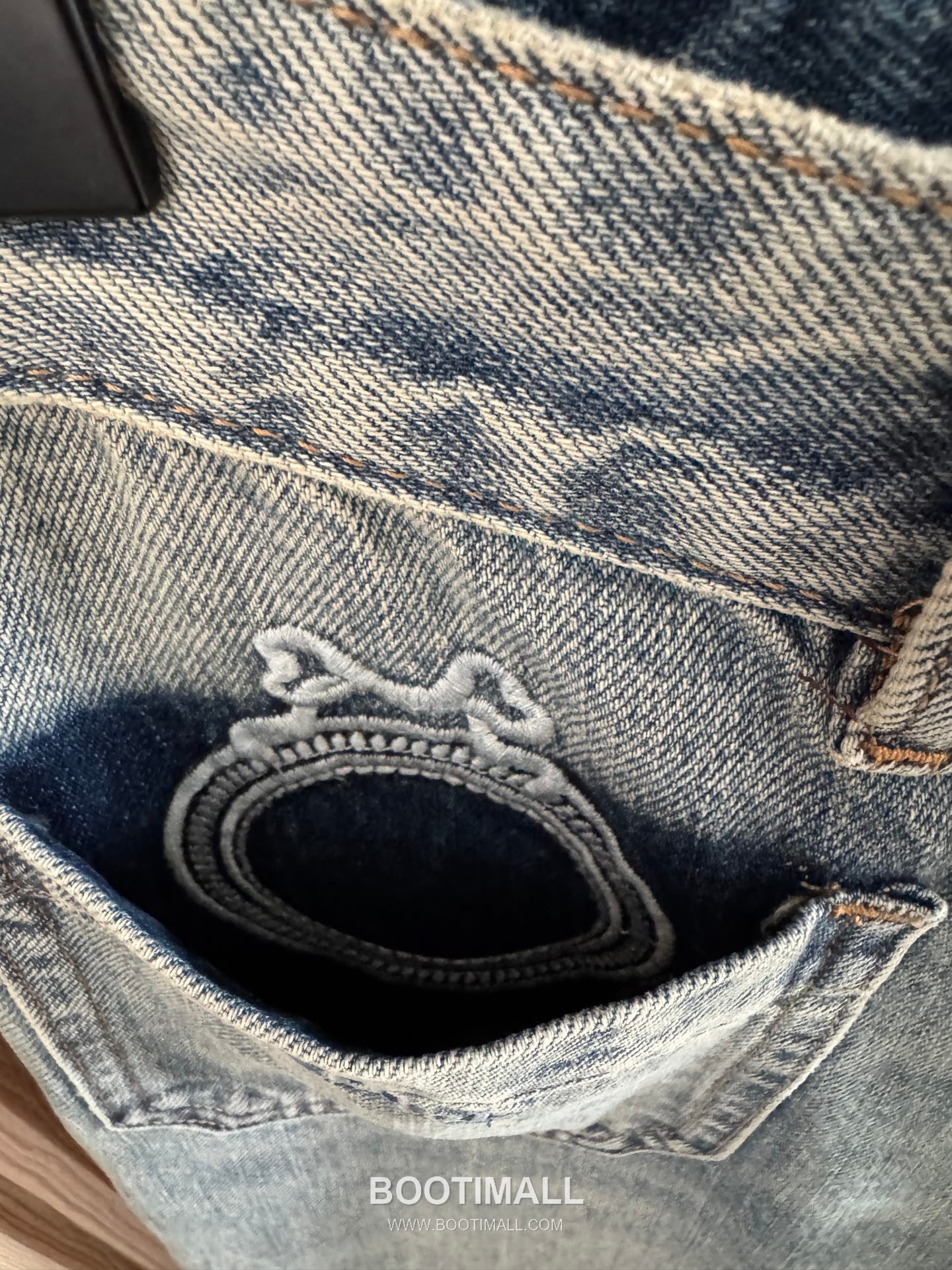 디올 2026SS 코튼 데님 리본자수 로고자수 스트레이트핏 롱팬츠 Dior 2026 SS Cotton Denim Bow Embroidery Logo Embroidered Straight Fit Long Pants 9