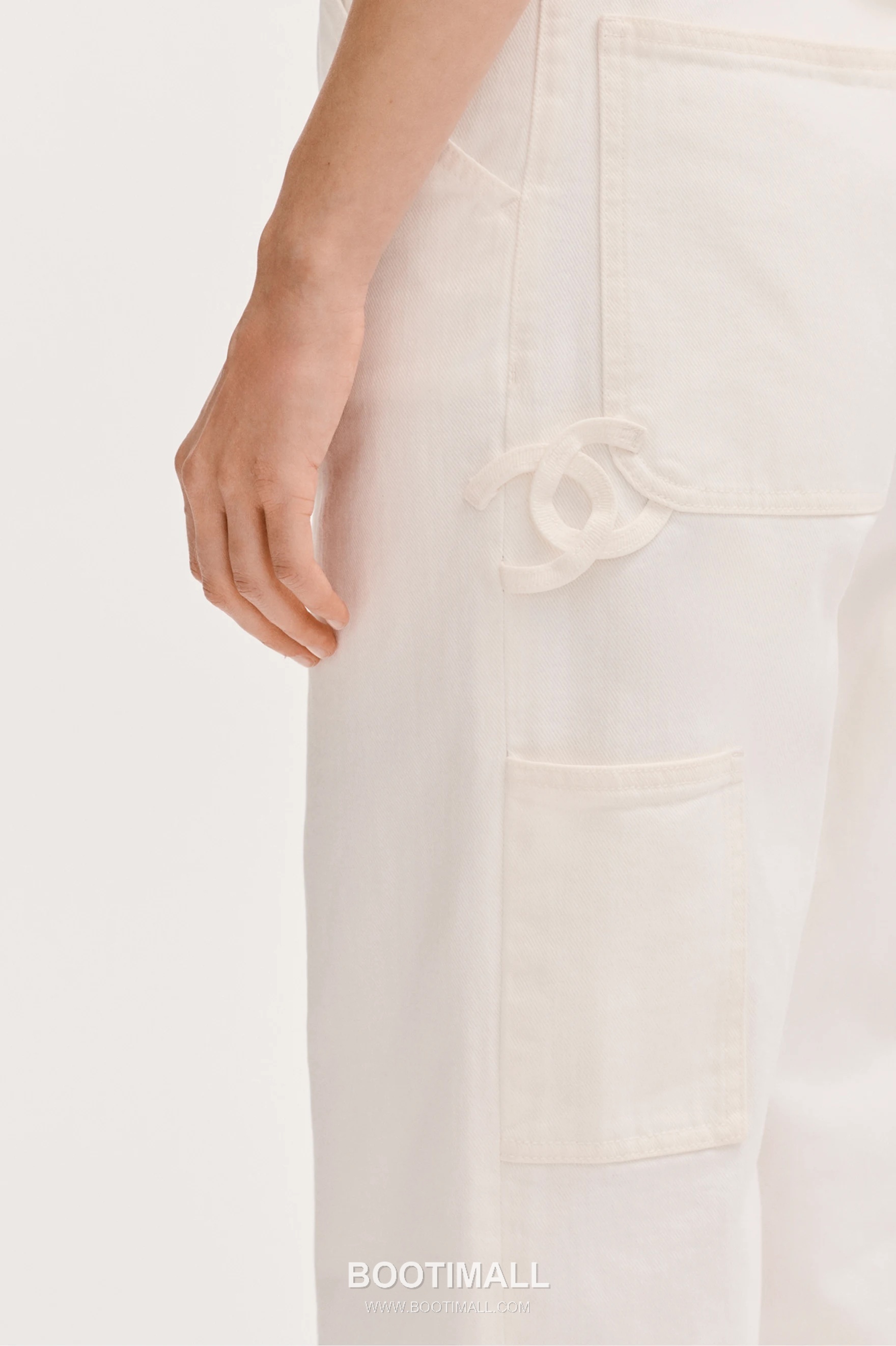 브루넬로 쿠치넬리 2026SS 코튼 데님 크롭 세미와이드 스트레이트핏 7부 팬츠 Brunello Cucinelli 2026 SS Cotton Denim Cropped Semi Wide Straight Fit Capri Pants 3