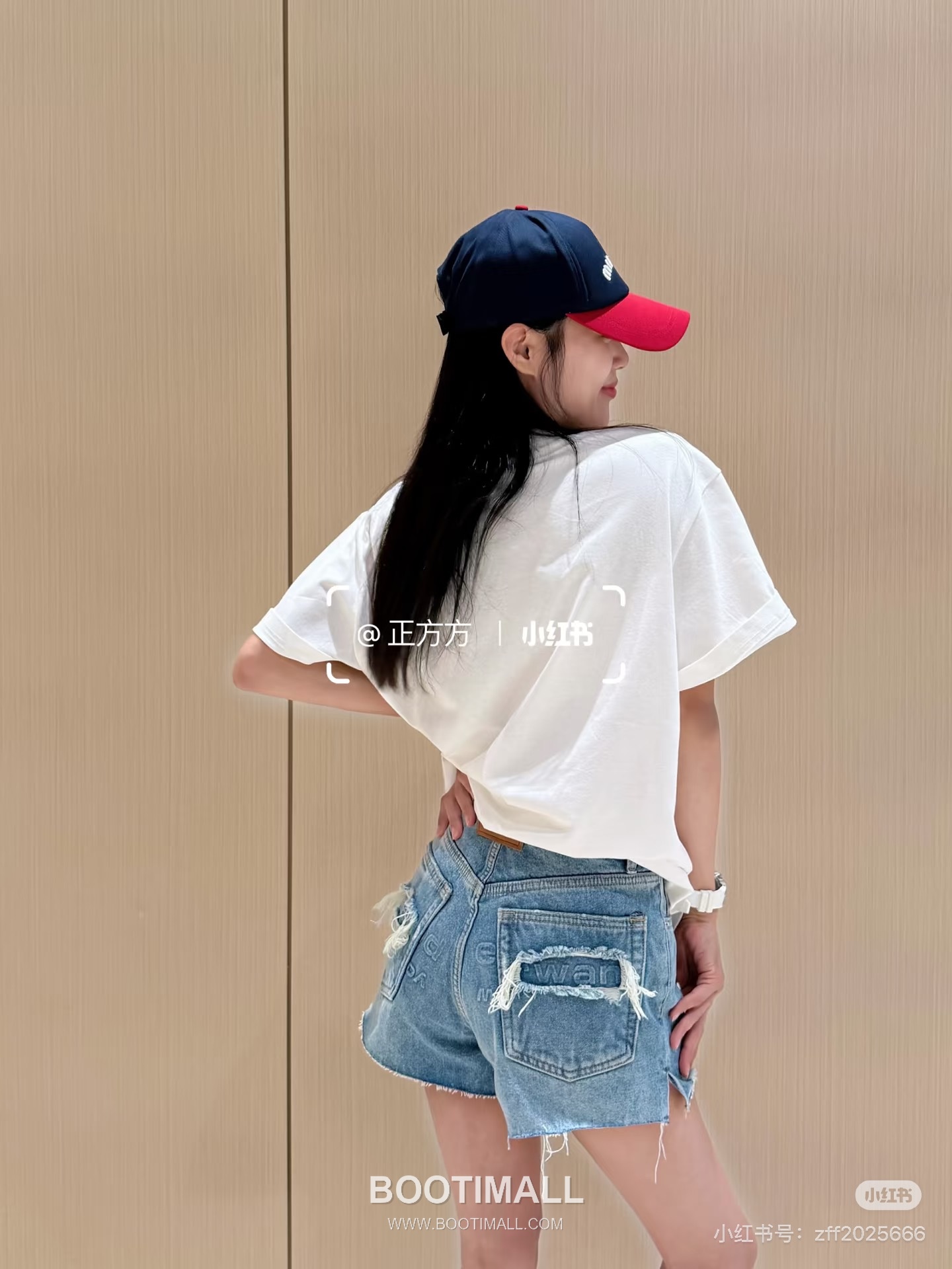 발렌시아가 2026SS 코튼 데님 디스트로이드 로고엠보싱 루즈핏 컷오프 쇼츠 Balenciaga 2026 SS Cotton Denim Distressed Logo Embossed Loose Fit Cut Off Shorts 1