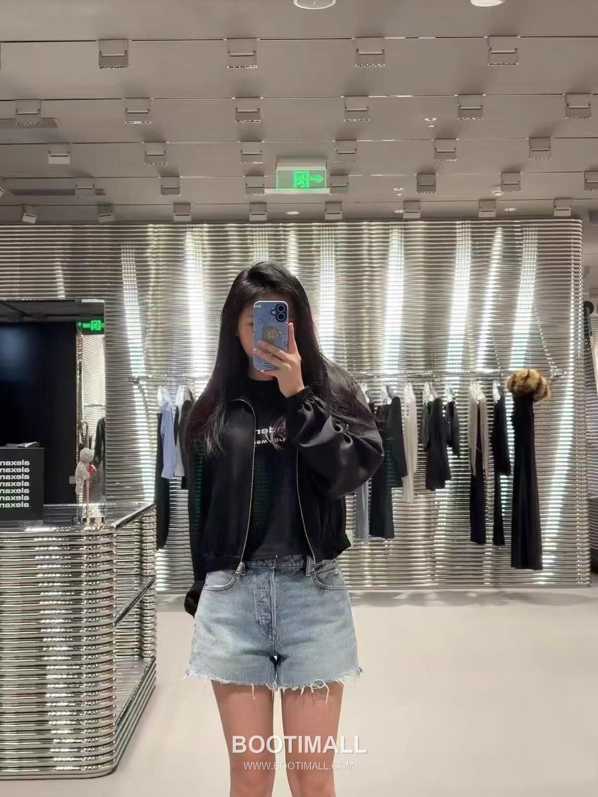 발렌시아가 2026SS 코튼 데님 디스트로이드 로고엠보싱 루즈핏 컷오프 쇼츠 Balenciaga 2026 SS Cotton Denim Distressed Logo Embossed Loose Fit Cut Off Shorts 2