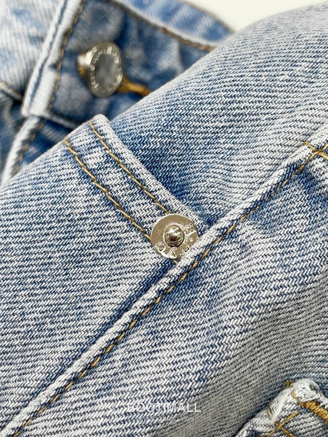 발렌시아가 2026SS 코튼 데님 디스트로이드 로고엠보싱 와이드핏 스트레이트 롱팬츠 Balenciaga 2026 SS Cotton Denim Distressed Logo Embossed Wide Fit Straight Long Pants 14