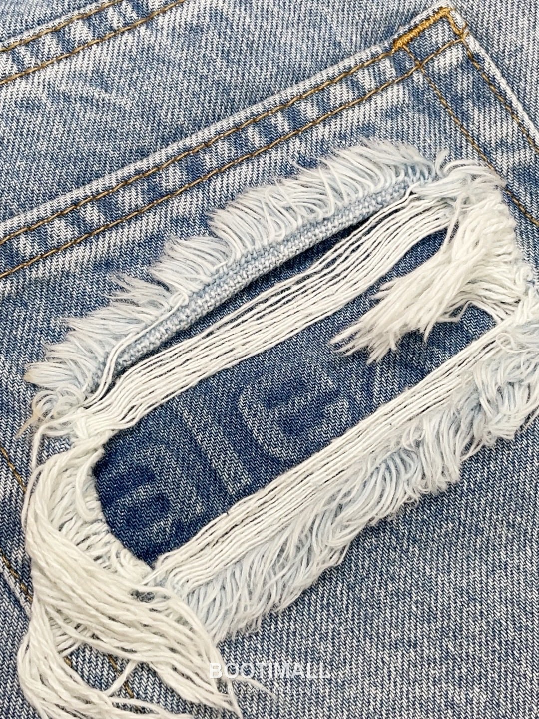 발렌시아가 2026SS 코튼 데님 디스트로이드 로고엠보싱 와이드핏 스트레이트 롱팬츠 Balenciaga 2026 SS Cotton Denim Distressed Logo Embossed Wide Fit Straight Long Pants 16