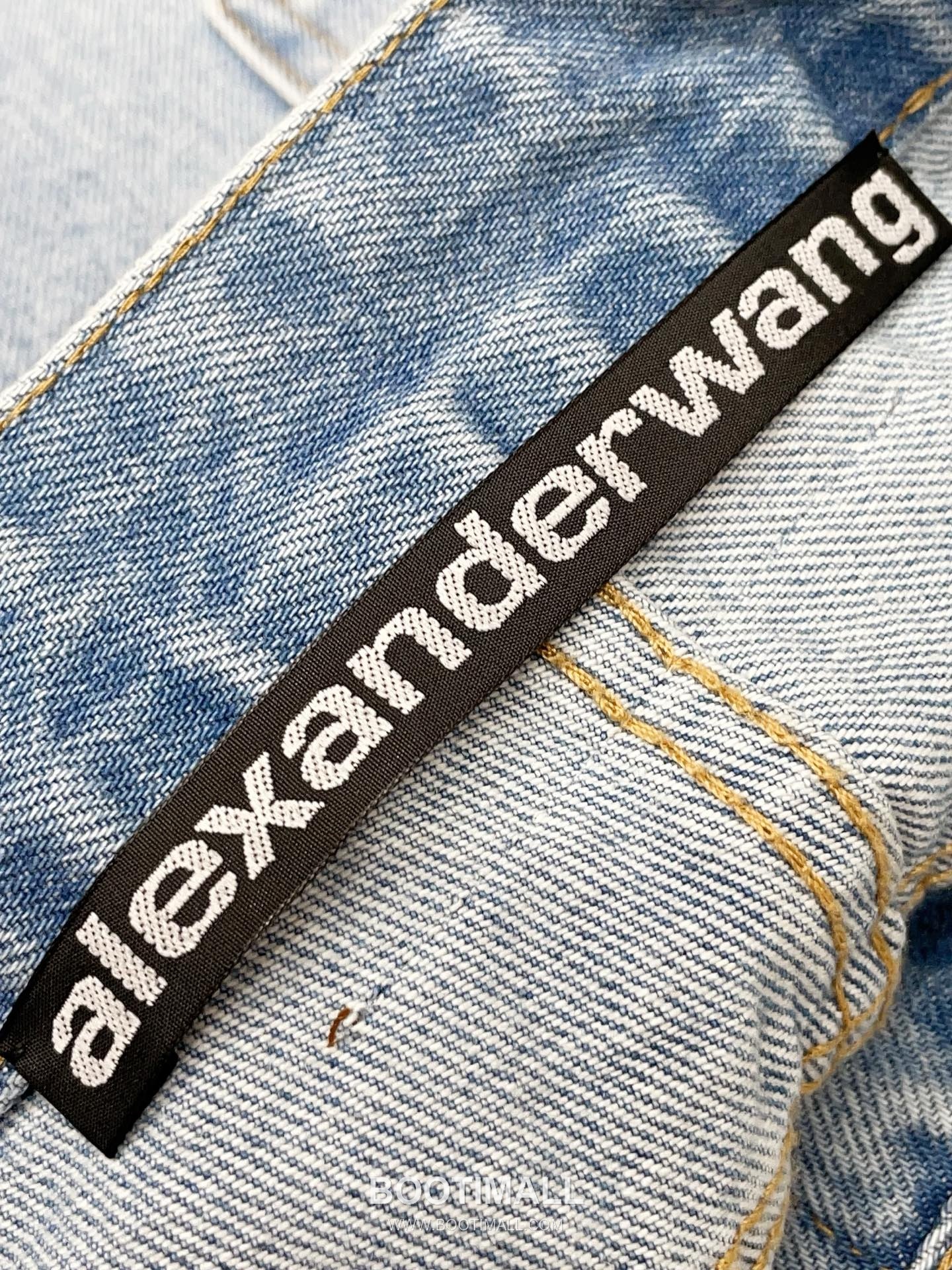 발렌시아가 2026SS 코튼 데님 디스트로이드 로고엠보싱 와이드핏 스트레이트 롱팬츠 Balenciaga 2026 SS Cotton Denim Distressed Logo Embossed Wide Fit Straight Long Pants 19