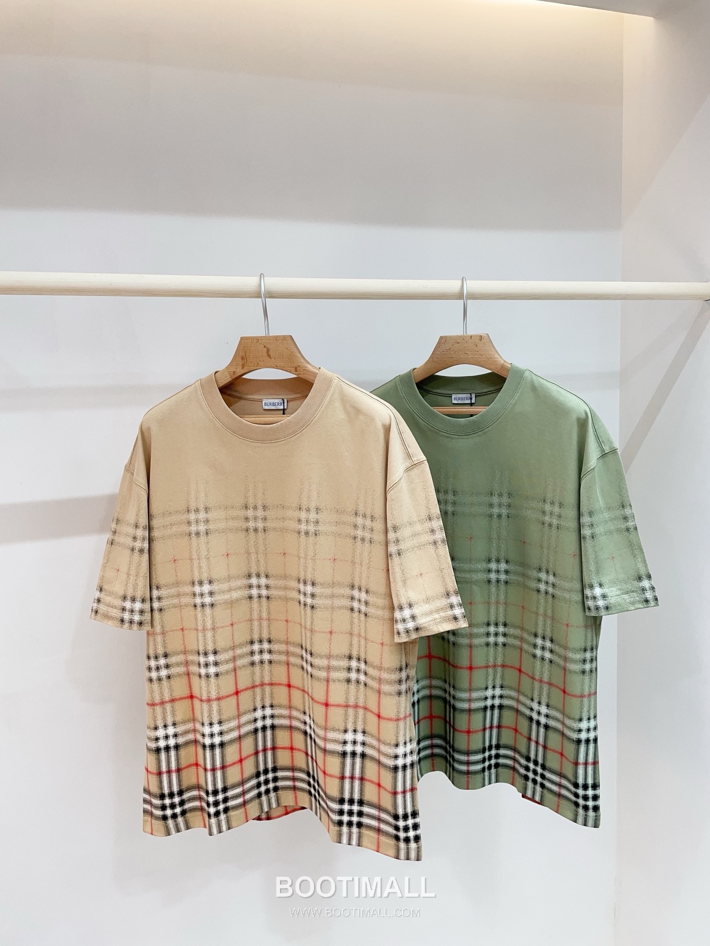 버버리 2026SS 코튼 그라데이션 체크 프린트 오버핏 반팔 티셔츠 Burberry 2026 SS Cotton Gradient Check Print Oversized Short Sleeve T Shirt 2