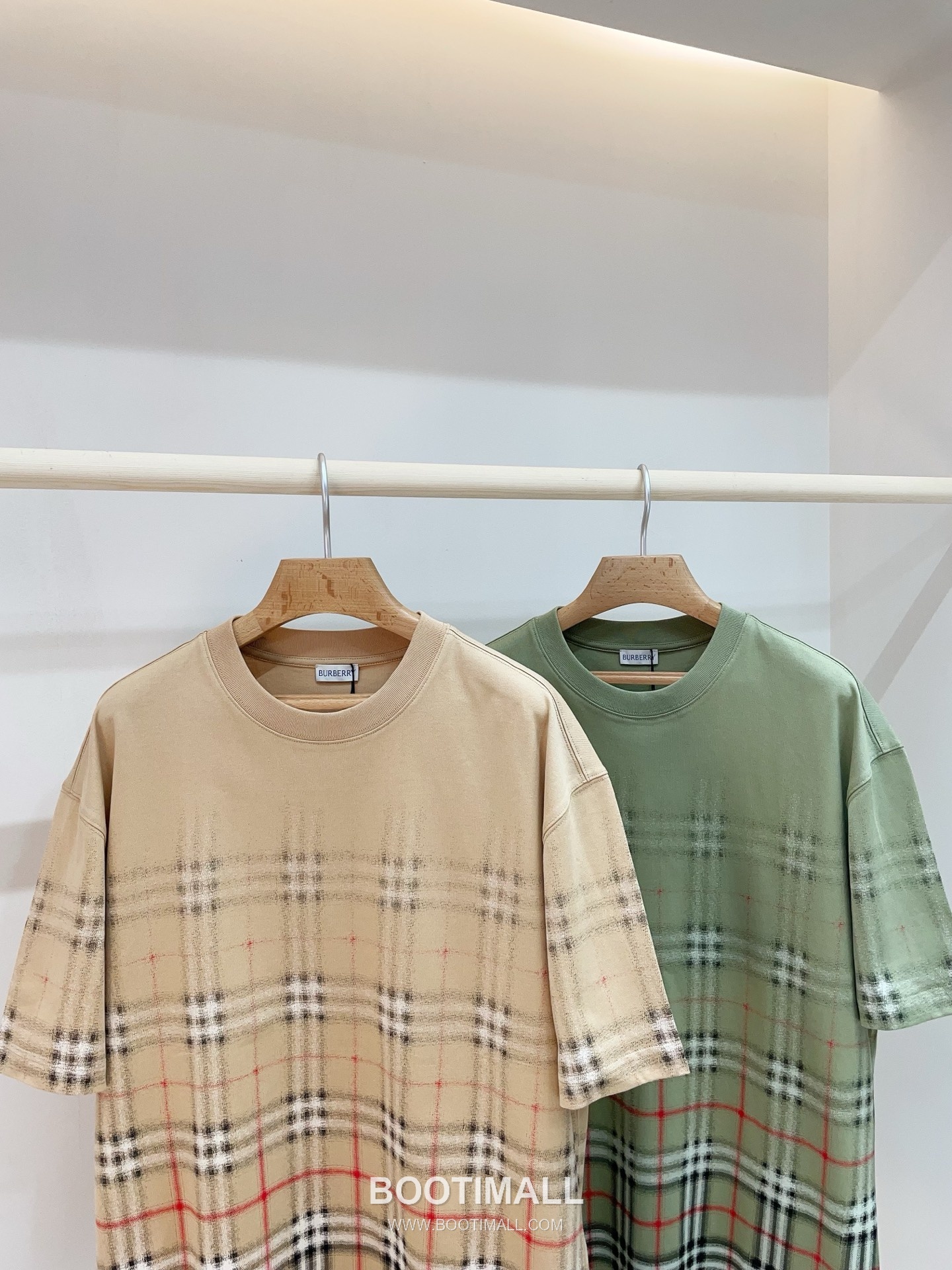 버버리 2026SS 코튼 그라데이션 체크 프린트 오버핏 반팔 티셔츠 Burberry 2026 SS Cotton Gradient Check Print Oversized Short Sleeve T Shirt 3