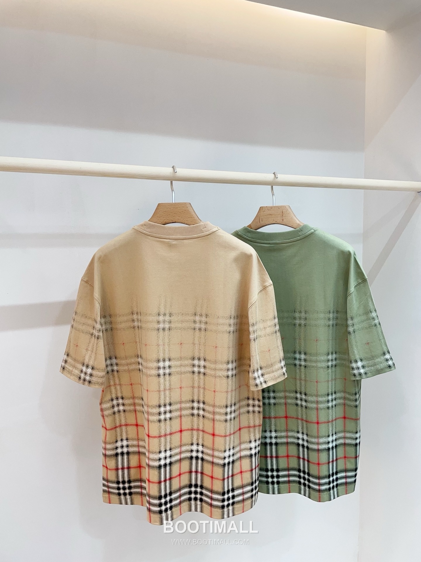 버버리 2026SS 코튼 그라데이션 체크 프린트 오버핏 반팔 티셔츠 Burberry 2026 SS Cotton Gradient Check Print Oversized Short Sleeve T Shirt 4