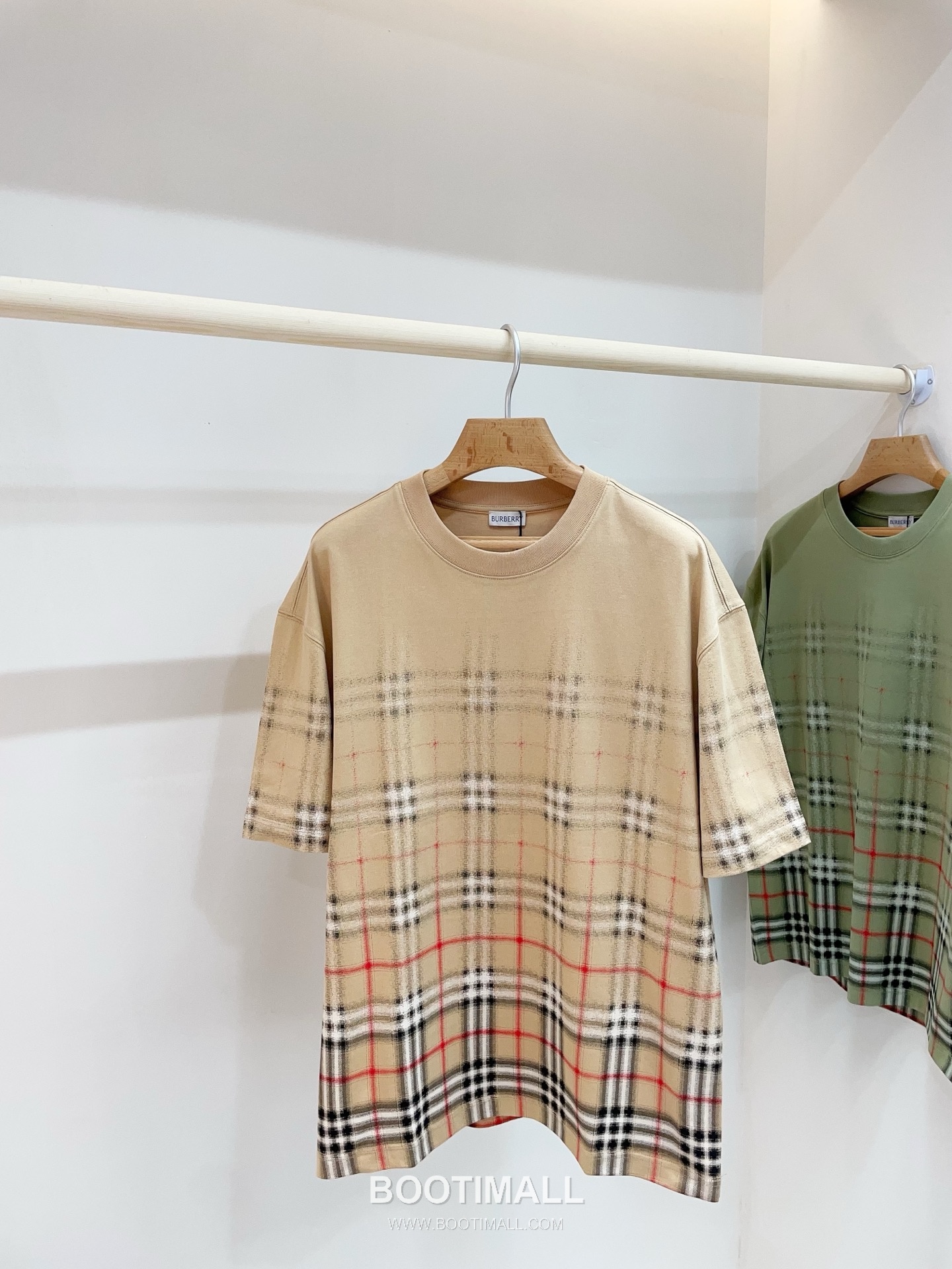 버버리 2026SS 코튼 그라데이션 체크 프린트 오버핏 반팔 티셔츠 Burberry 2026 SS Cotton Gradient Check Print Oversized Short Sleeve T Shirt 7