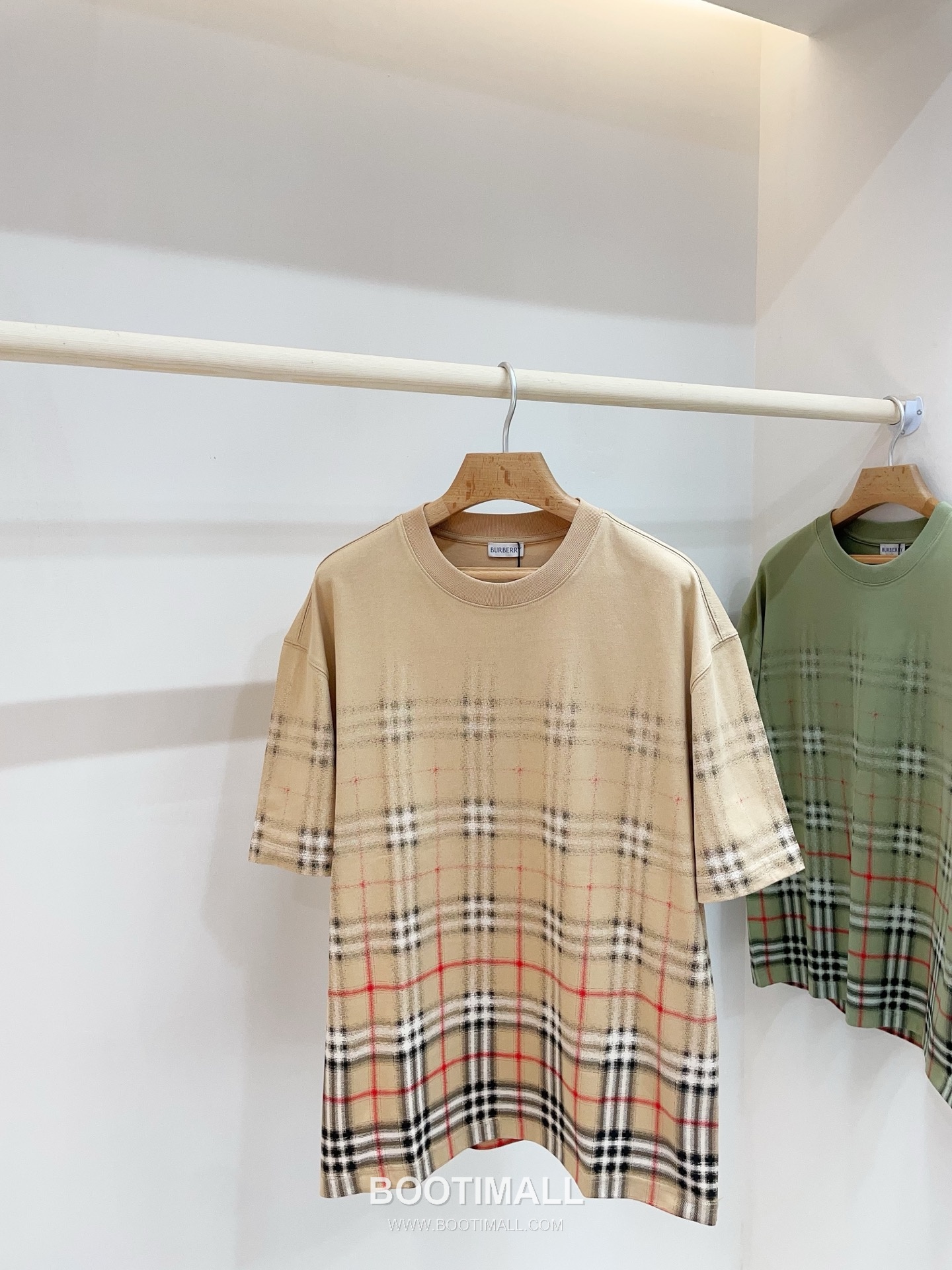 버버리 2026SS 코튼 그라데이션 체크 프린트 오버핏 반팔 티셔츠 Burberry 2026 SS Cotton Gradient Check Print Oversized Short Sleeve T Shirt 11