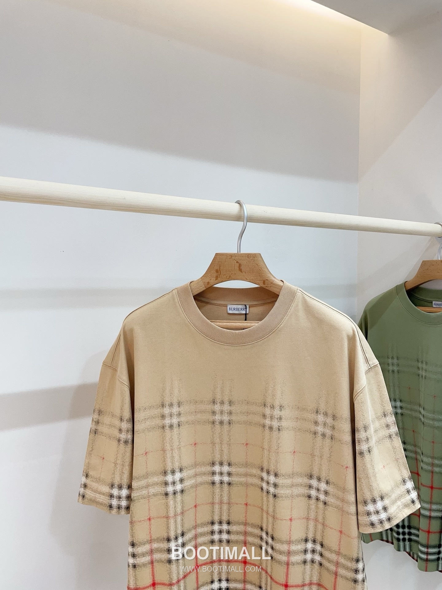 버버리 2026SS 코튼 그라데이션 체크 프린트 오버핏 반팔 티셔츠 Burberry 2026 SS Cotton Gradient Check Print Oversized Short Sleeve T Shirt 12