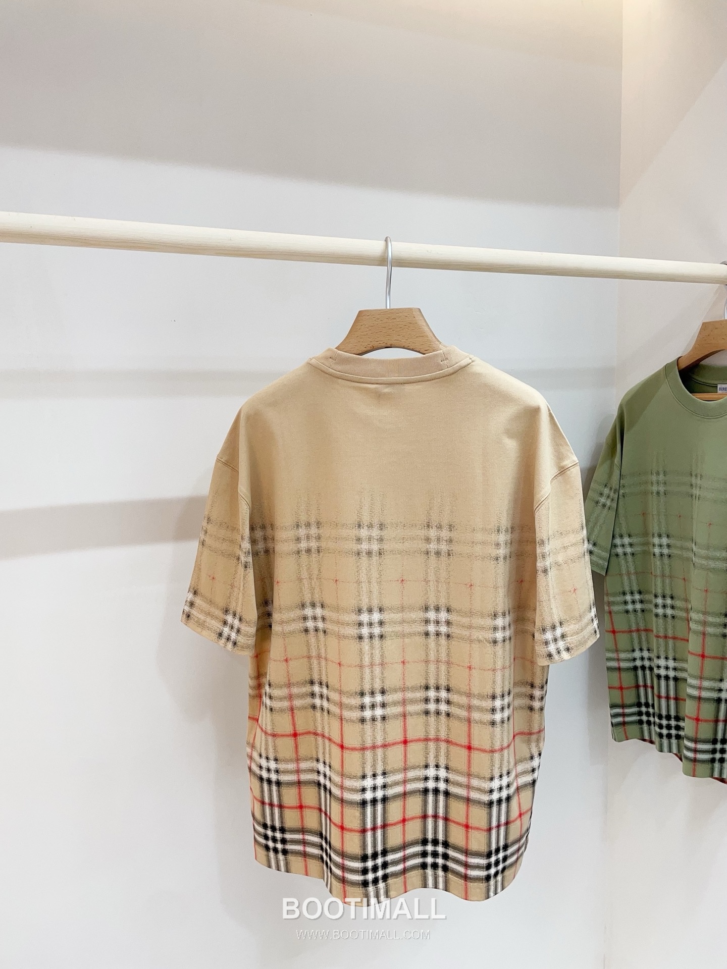 버버리 2026SS 코튼 그라데이션 체크 프린트 오버핏 반팔 티셔츠 Burberry 2026 SS Cotton Gradient Check Print Oversized Short Sleeve T Shirt 13