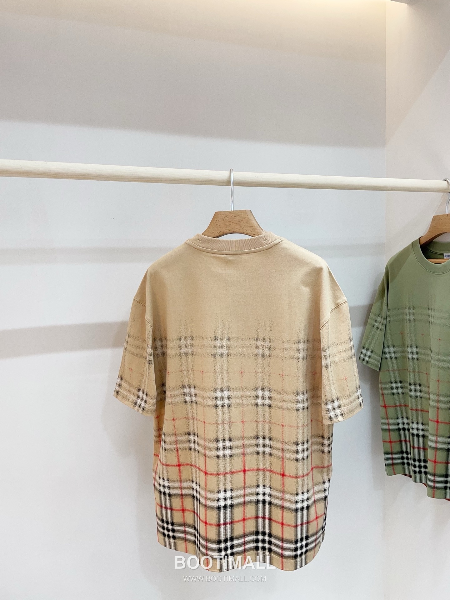 버버리 2026SS 코튼 그라데이션 체크 프린트 오버핏 반팔 티셔츠 Burberry 2026 SS Cotton Gradient Check Print Oversized Short Sleeve T Shirt 14