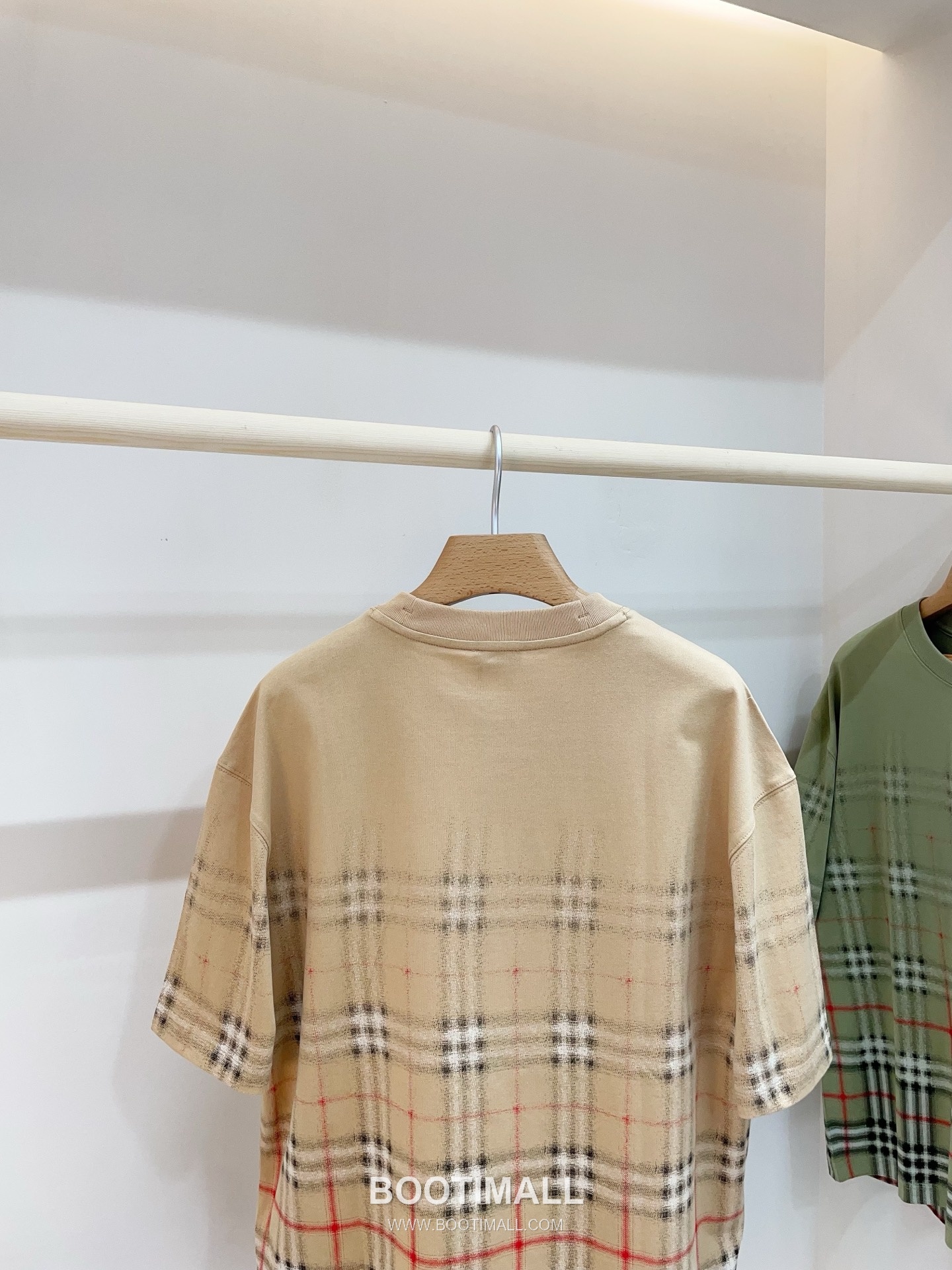 버버리 2026SS 코튼 그라데이션 체크 프린트 오버핏 반팔 티셔츠 Burberry 2026 SS Cotton Gradient Check Print Oversized Short Sleeve T Shirt 15