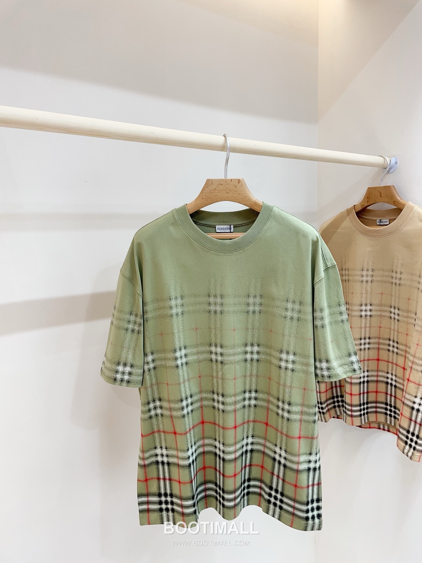 버버리 2026SS 코튼 그라데이션 체크 프린트 오버핏 반팔 티셔츠 Burberry 2026 SS Cotton Gradient Check Print Oversized Short Sleeve T Shirt 2