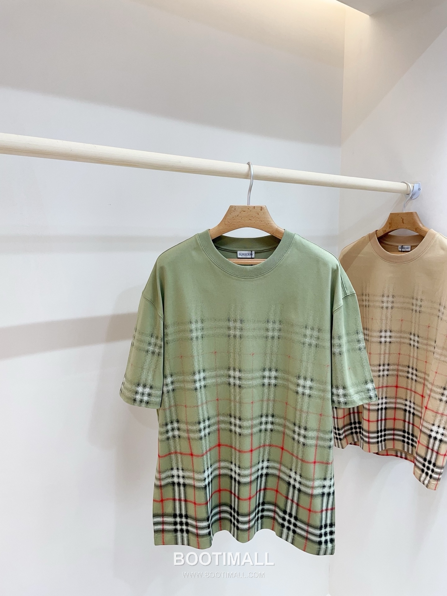 버버리 2026SS 코튼 그라데이션 체크 프린트 오버핏 반팔 티셔츠 Burberry 2026 SS Cotton Gradient Check Print Oversized Short Sleeve T Shirt 3