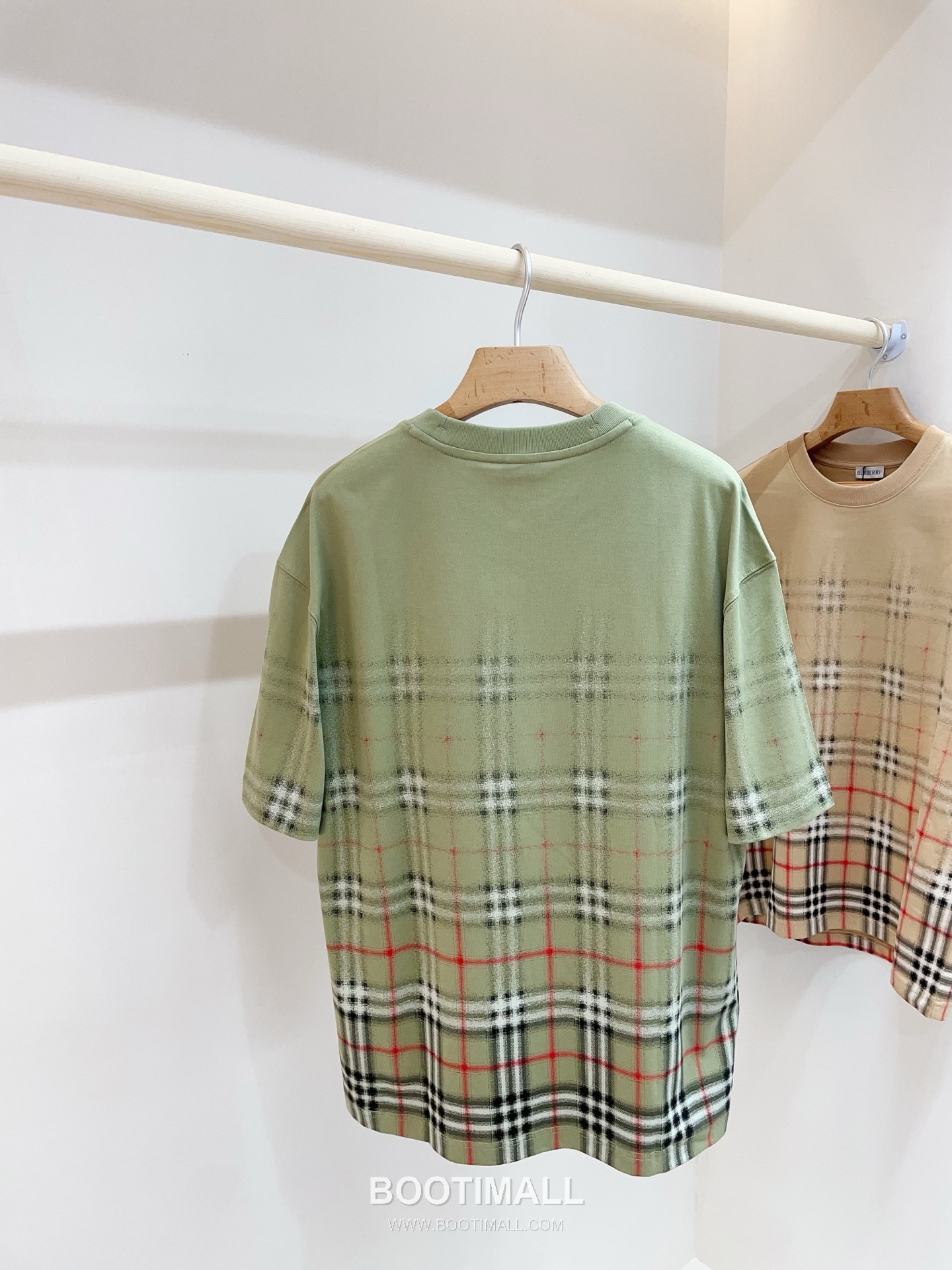 버버리 2026SS 코튼 그라데이션 체크 프린트 오버핏 반팔 티셔츠 Burberry 2026 SS Cotton Gradient Check Print Oversized Short Sleeve T Shirt 4