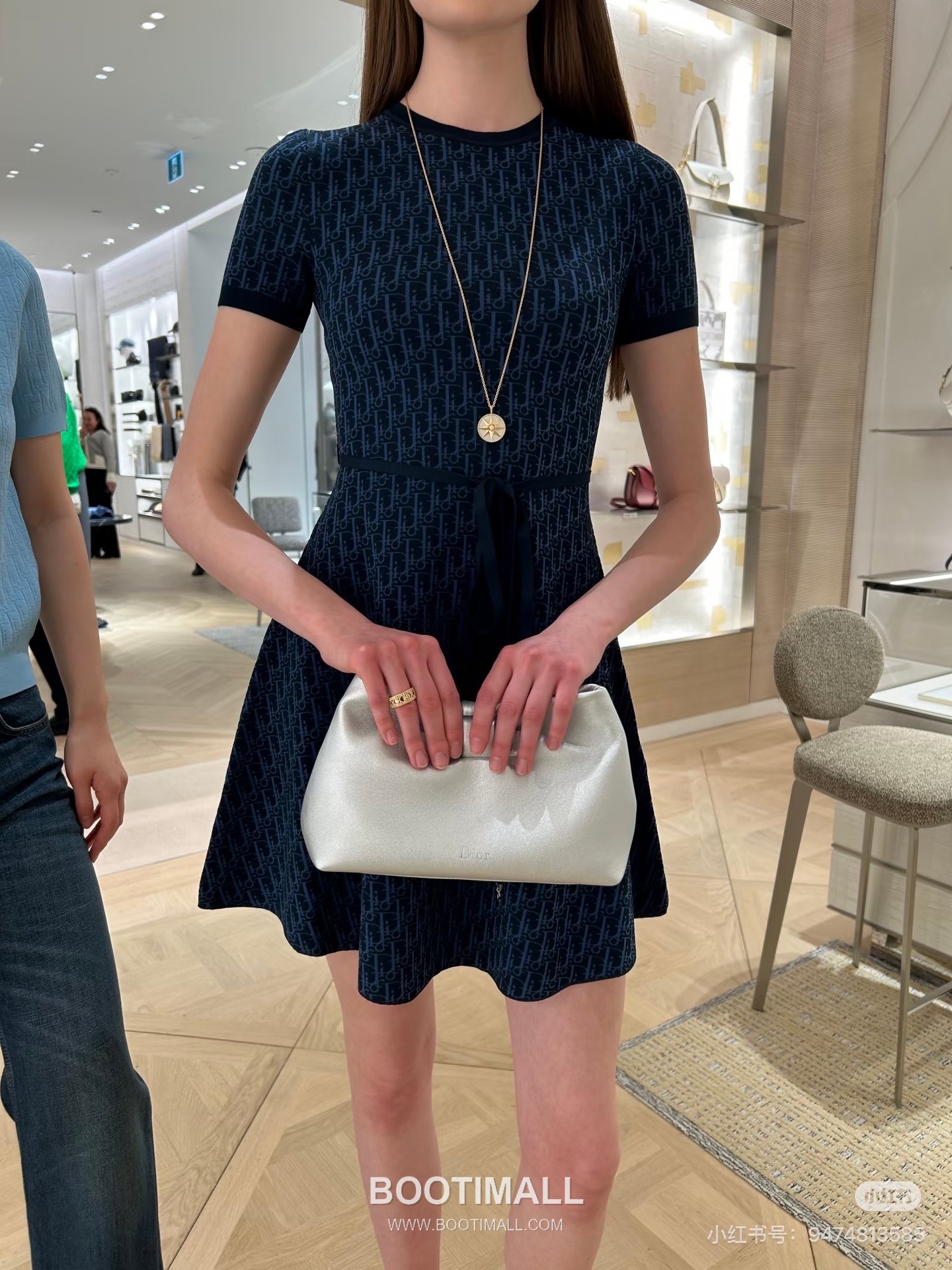 디올 2026SS 울혼방 오블리크 자카드 로고 슬림핏 A라인 반팔 니트 원피스 Dior 2026 SS Wool Blend Oblique Jacquard Logo Slim Fit A Line Short Sleeve Knit Dress 4