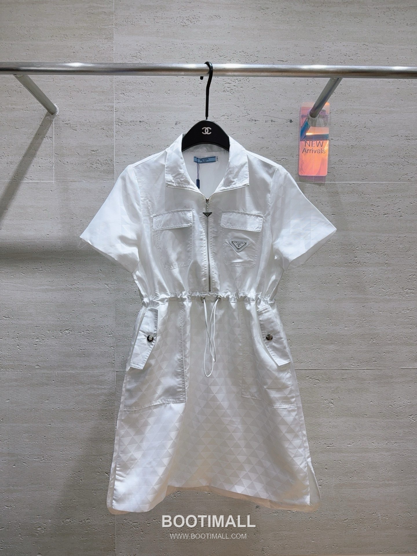 프라다 2026SS 리나일론 삼각자카드 로고 하프집업 폴로카라 A라인 반팔 원피스 Prada 2026 SS Re Nylon Triangle Jacquard Logo Half Zip Polo Collar A Line Short Sleeve Dress 10