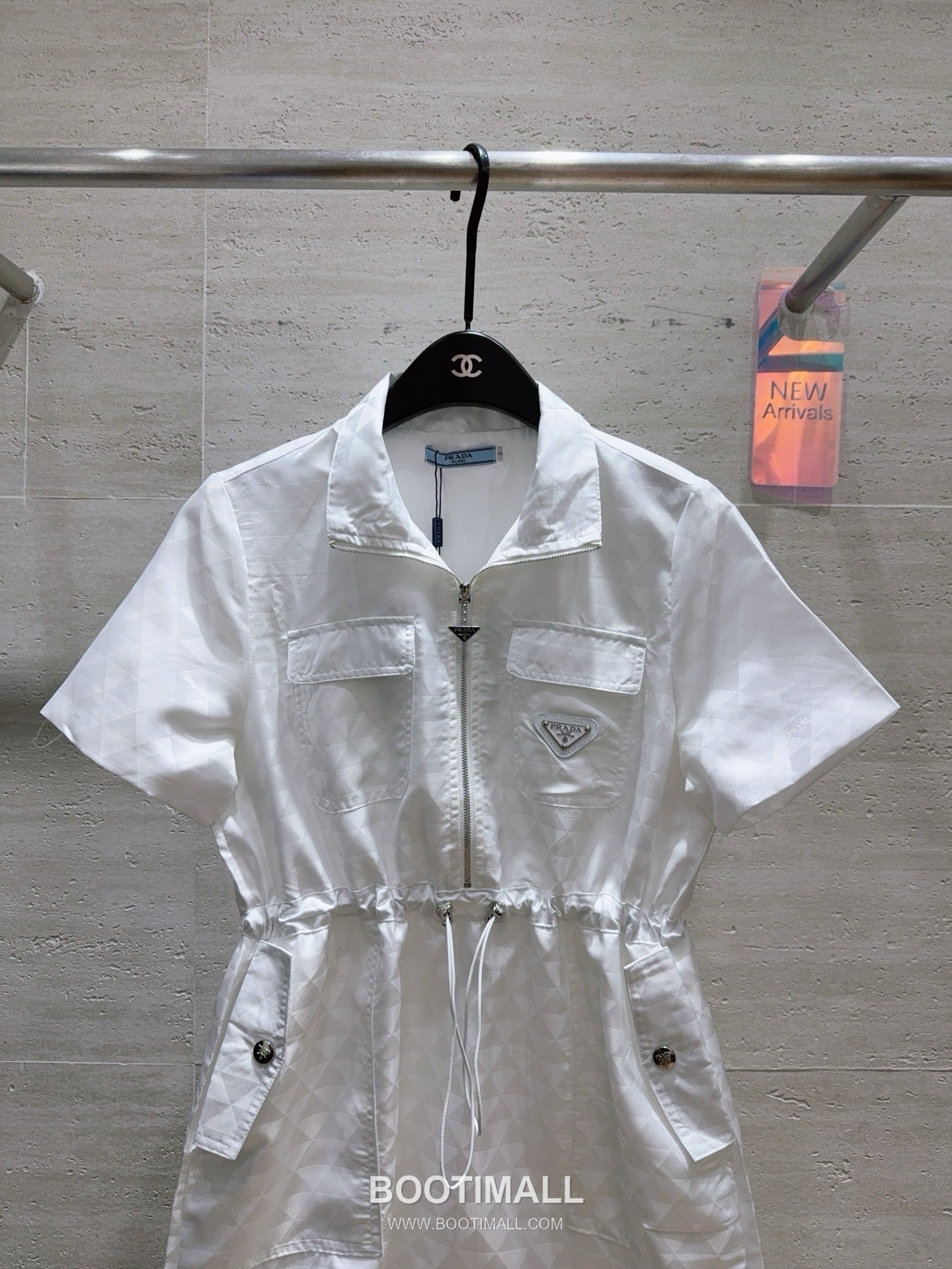 프라다 2026SS 리나일론 삼각자카드 로고 하프집업 폴로카라 A라인 반팔 원피스 Prada 2026 SS Re Nylon Triangle Jacquard Logo Half Zip Polo Collar A Line Short Sleeve Dress 11