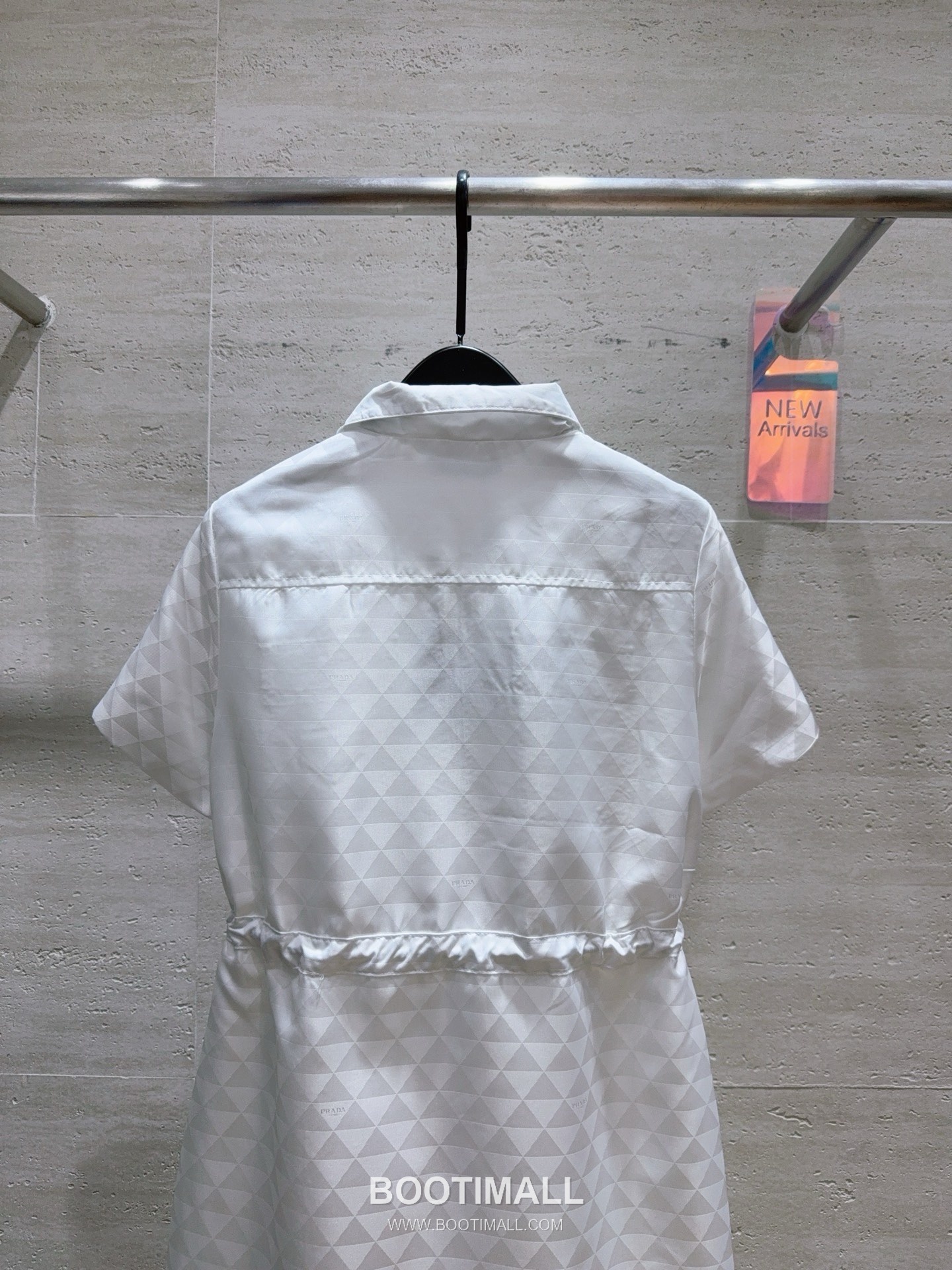 프라다 2026SS 리나일론 삼각자카드 로고 하프집업 폴로카라 A라인 반팔 원피스 Prada 2026 SS Re Nylon Triangle Jacquard Logo Half Zip Polo Collar A Line Short Sleeve Dress 17