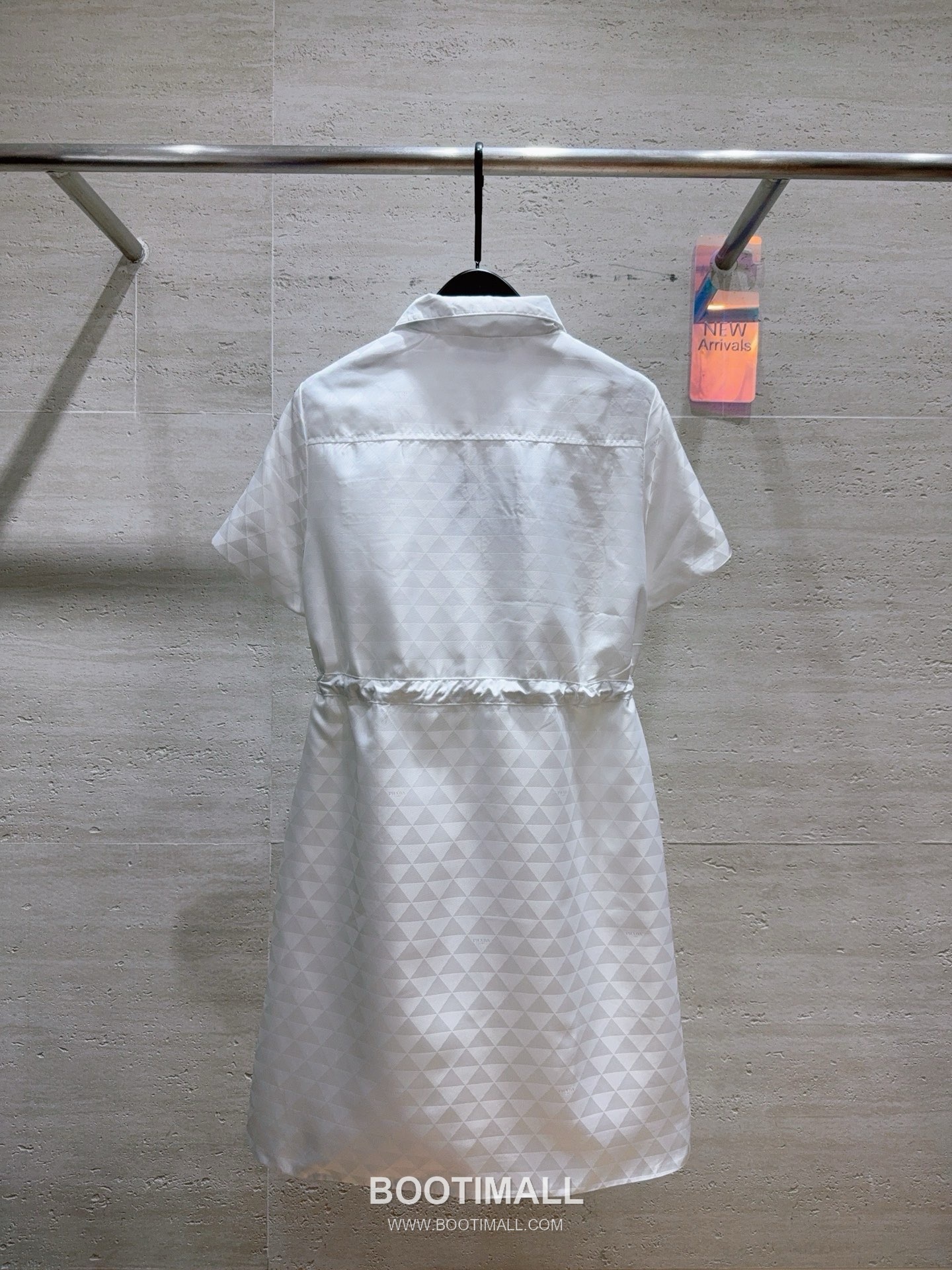 프라다 2026SS 리나일론 삼각자카드 로고 하프집업 폴로카라 A라인 반팔 원피스 Prada 2026 SS Re Nylon Triangle Jacquard Logo Half Zip Polo Collar A Line Short Sleeve Dress 18