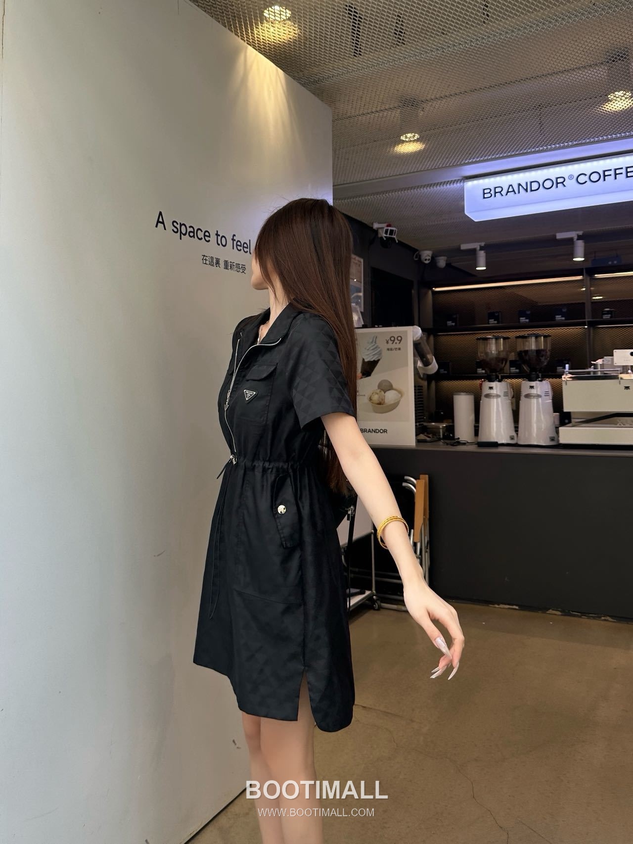 프라다 2026SS 리나일론 삼각자카드 로고 하프집업 폴로카라 A라인 반팔 원피스 Prada 2026 SS Re Nylon Triangle Jacquard Logo Half Zip Polo Collar A Line Short Sleeve Dress 6