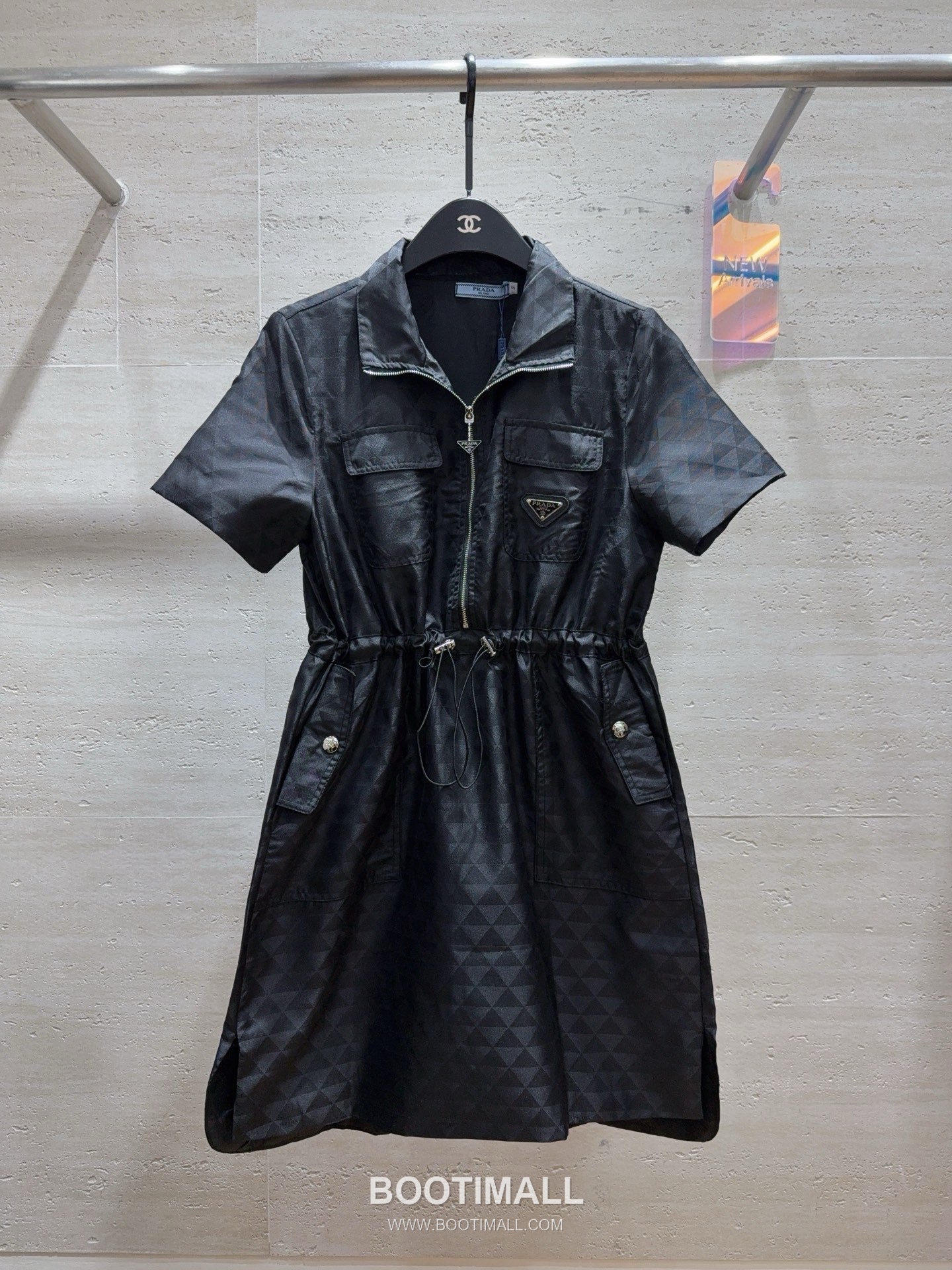 프라다 2026SS 리나일론 삼각자카드 로고 하프집업 폴로카라 A라인 반팔 원피스 Prada 2026 SS Re Nylon Triangle Jacquard Logo Half Zip Polo Collar A Line Short Sleeve Dress 10