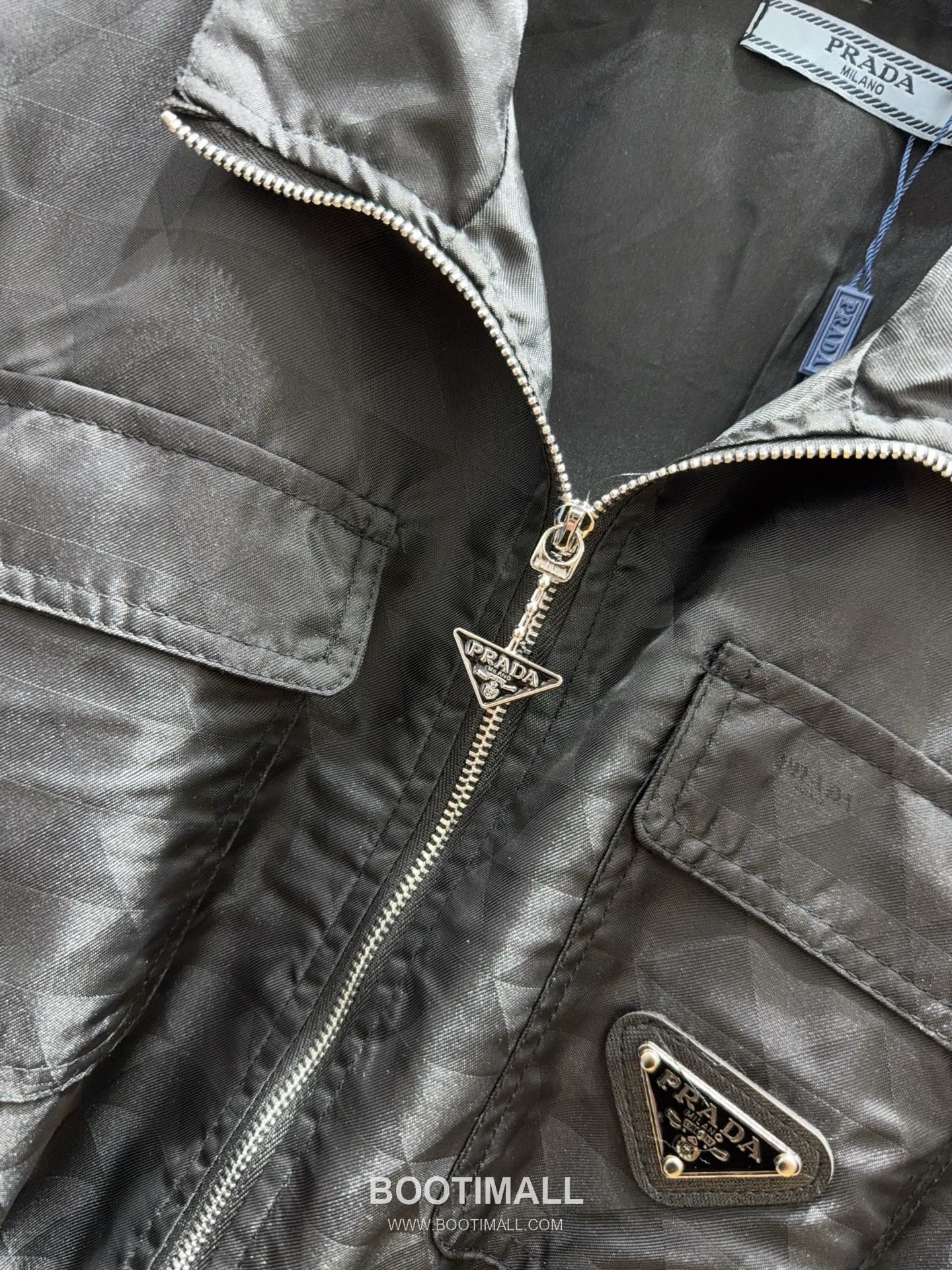 프라다 2026SS 리나일론 삼각자카드 로고 하프집업 폴로카라 A라인 반팔 원피스 Prada 2026 SS Re Nylon Triangle Jacquard Logo Half Zip Polo Collar A Line Short Sleeve Dress 14