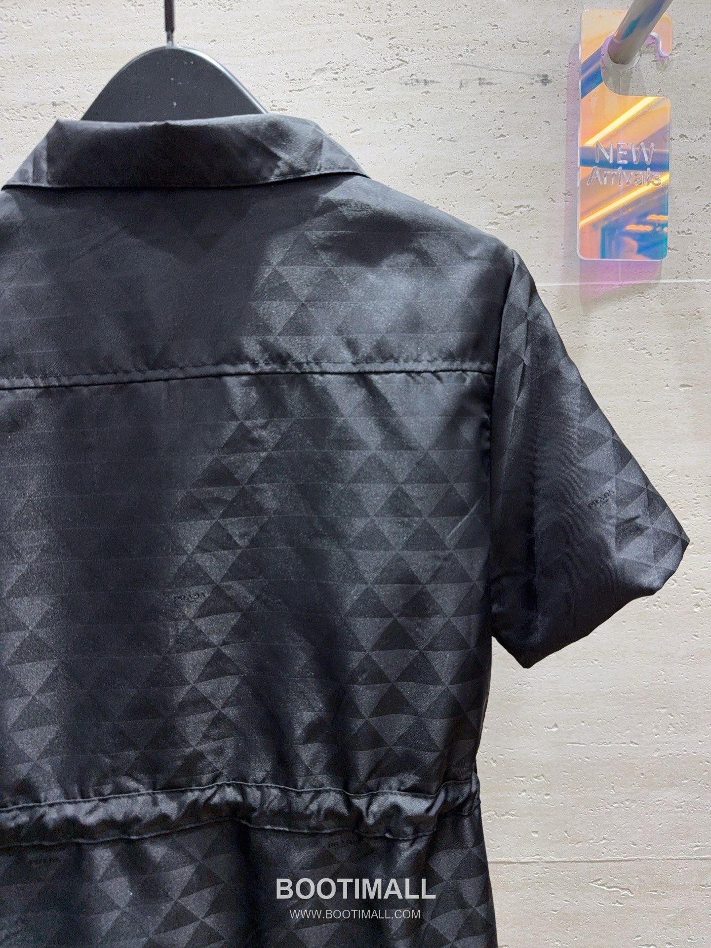 프라다 2026SS 리나일론 삼각자카드 로고 하프집업 폴로카라 A라인 반팔 원피스 Prada 2026 SS Re Nylon Triangle Jacquard Logo Half Zip Polo Collar A Line Short Sleeve Dress 16