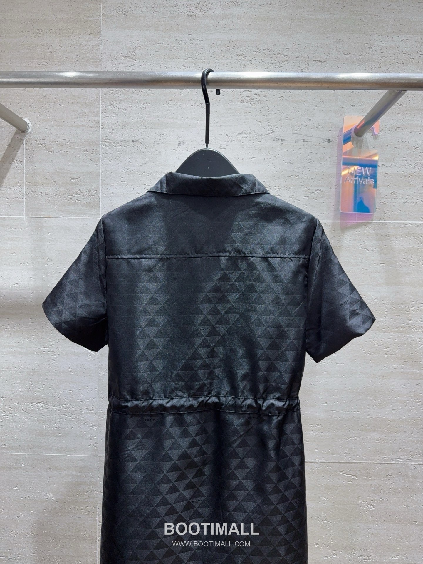 프라다 2026SS 리나일론 삼각자카드 로고 하프집업 폴로카라 A라인 반팔 원피스 Prada 2026 SS Re Nylon Triangle Jacquard Logo Half Zip Polo Collar A Line Short Sleeve Dress 17