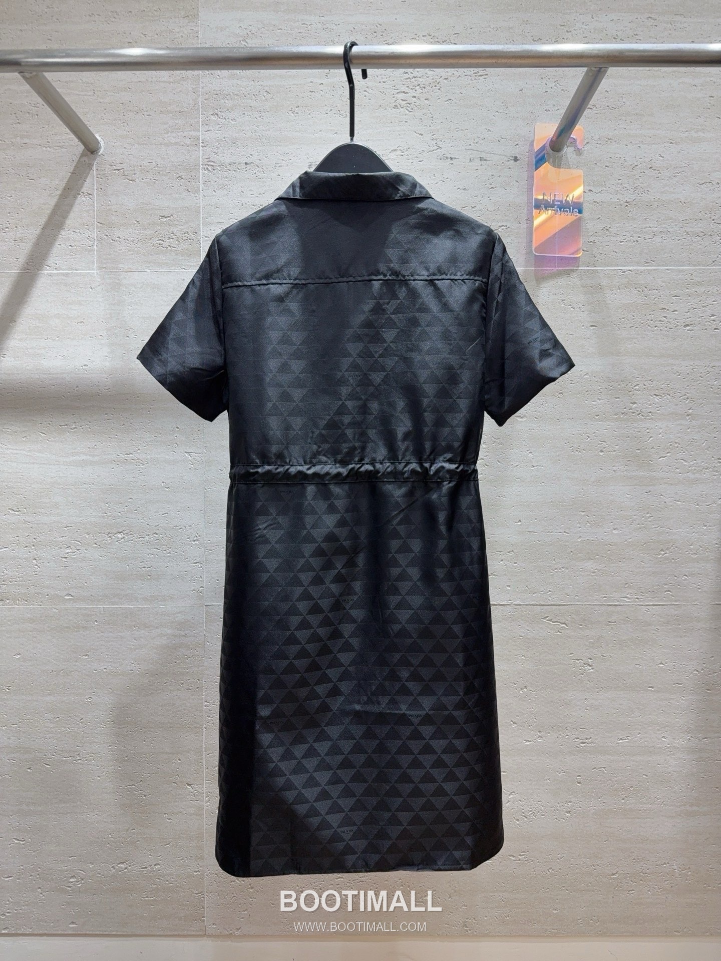 프라다 2026SS 리나일론 삼각자카드 로고 하프집업 폴로카라 A라인 반팔 원피스 Prada 2026 SS Re Nylon Triangle Jacquard Logo Half Zip Polo Collar A Line Short Sleeve Dress 18