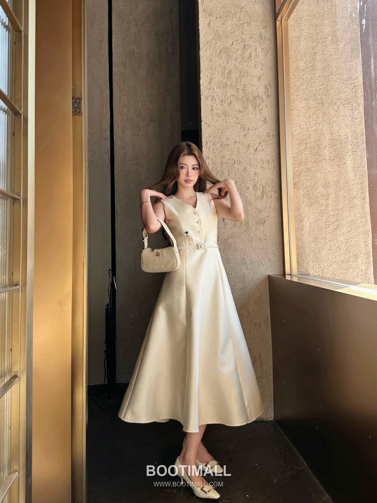 디올 2026SS 비스코스 혼방 비 로고자수 V넥 벨티드 하이웨스트 A라인 민소매 롱 원피스 Dior 2026 SS Viscose Blend Bee Logo Embroidered V Neck Belted High Waist A Line Sleeveless Long Dress 1