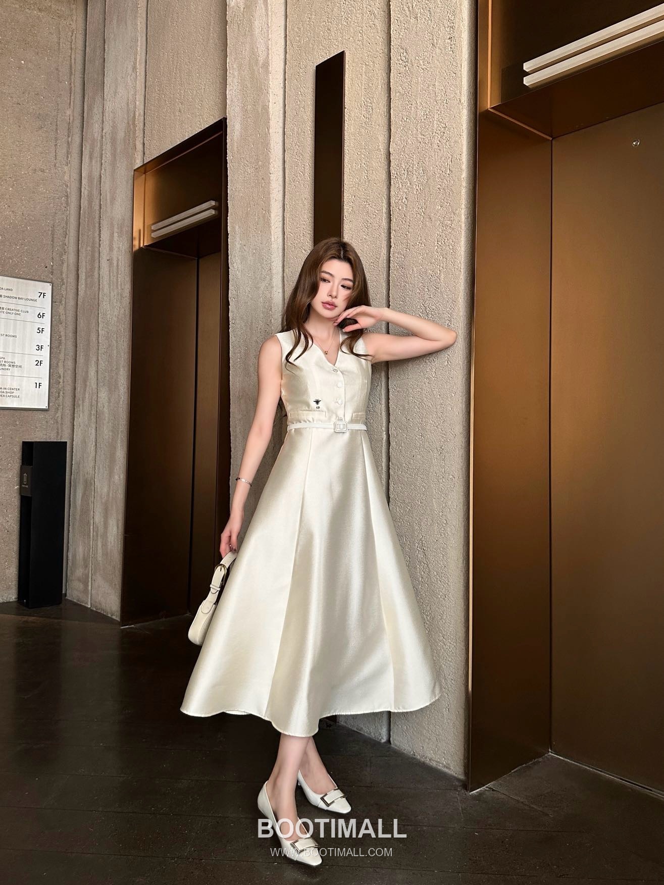 디올 2026SS 비스코스 혼방 비 로고자수 V넥 벨티드 하이웨스트 A라인 민소매 롱 원피스 Dior 2026 SS Viscose Blend Bee Logo Embroidered V Neck Belted High Waist A Line Sleeveless Long Dress 3