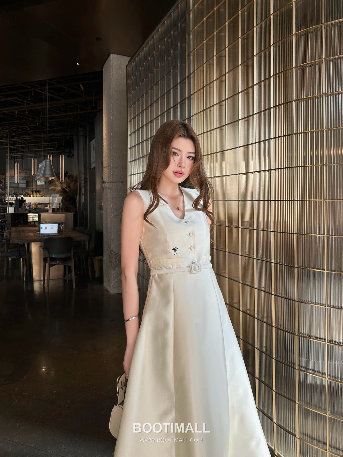 디올 2026SS 비스코스 혼방 비 로고자수 V넥 벨티드 하이웨스트 A라인 민소매 롱 원피스 Dior 2026 SS Viscose Blend Bee Logo Embroidered V Neck Belted High Waist A Line Sleeveless Long Dress 5