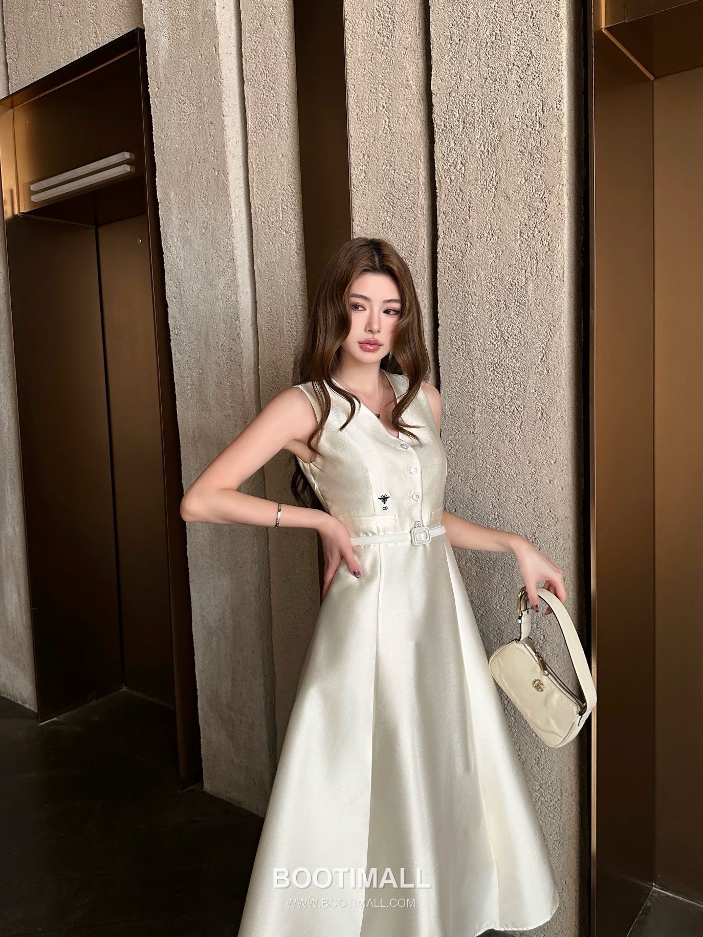 디올 2026SS 비스코스 혼방 비 로고자수 V넥 벨티드 하이웨스트 A라인 민소매 롱 원피스 Dior 2026 SS Viscose Blend Bee Logo Embroidered V Neck Belted High Waist A Line Sleeveless Long Dress 6