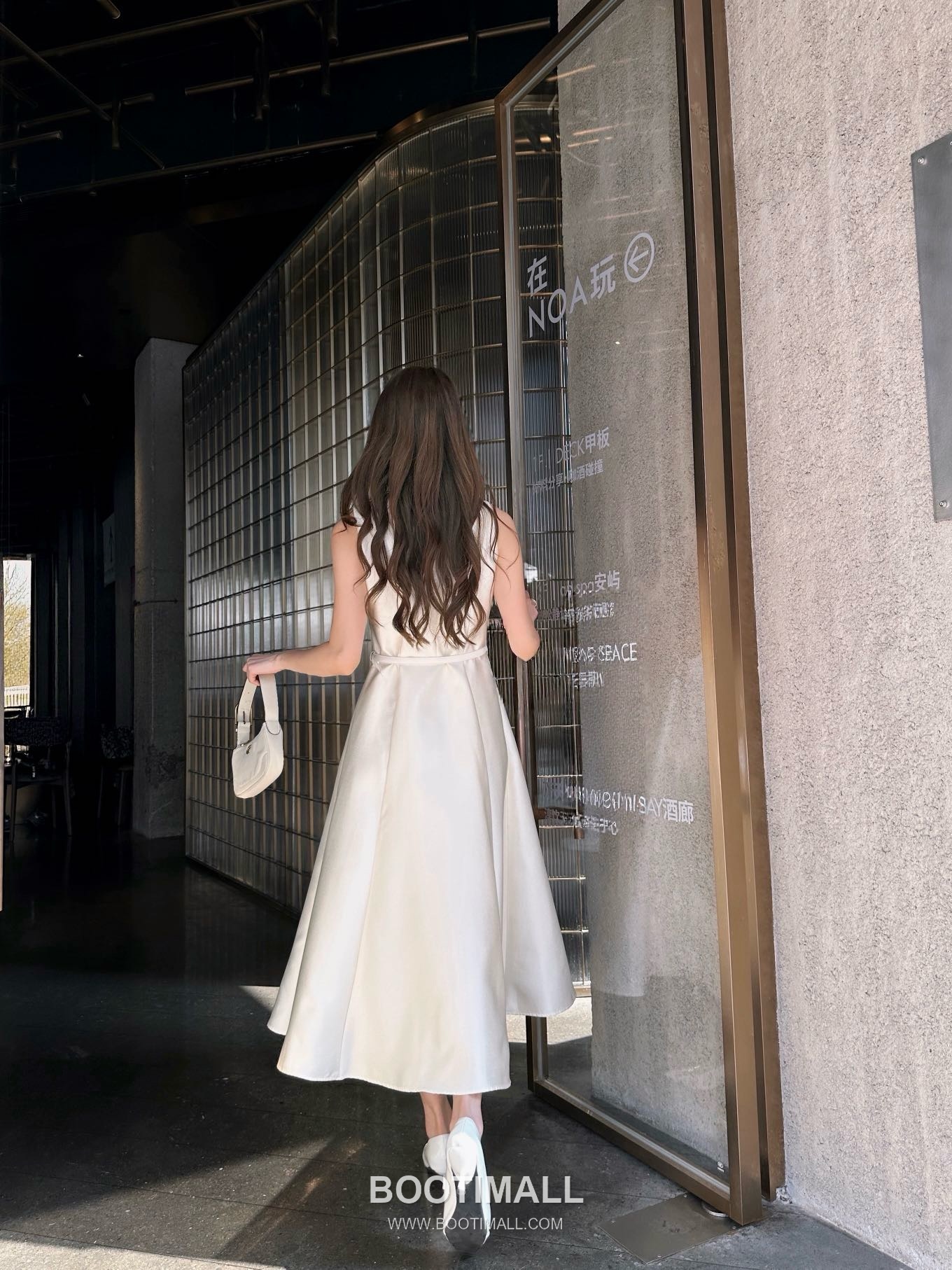 디올 2026SS 비스코스 혼방 비 로고자수 V넥 벨티드 하이웨스트 A라인 민소매 롱 원피스 Dior 2026 SS Viscose Blend Bee Logo Embroidered V Neck Belted High Waist A Line Sleeveless Long Dress 7