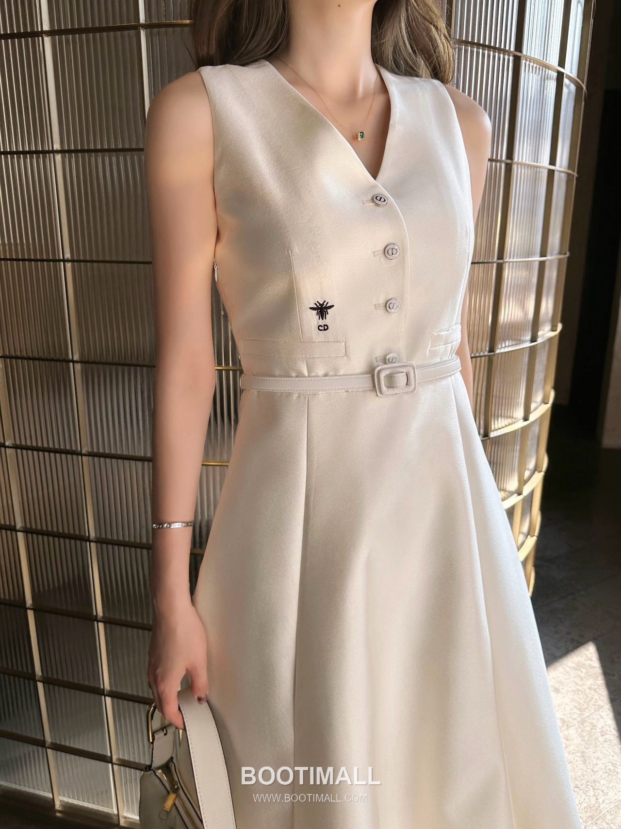 디올 2026SS 비스코스 혼방 비 로고자수 V넥 벨티드 하이웨스트 A라인 민소매 롱 원피스 Dior 2026 SS Viscose Blend Bee Logo Embroidered V Neck Belted High Waist A Line Sleeveless Long Dress 8