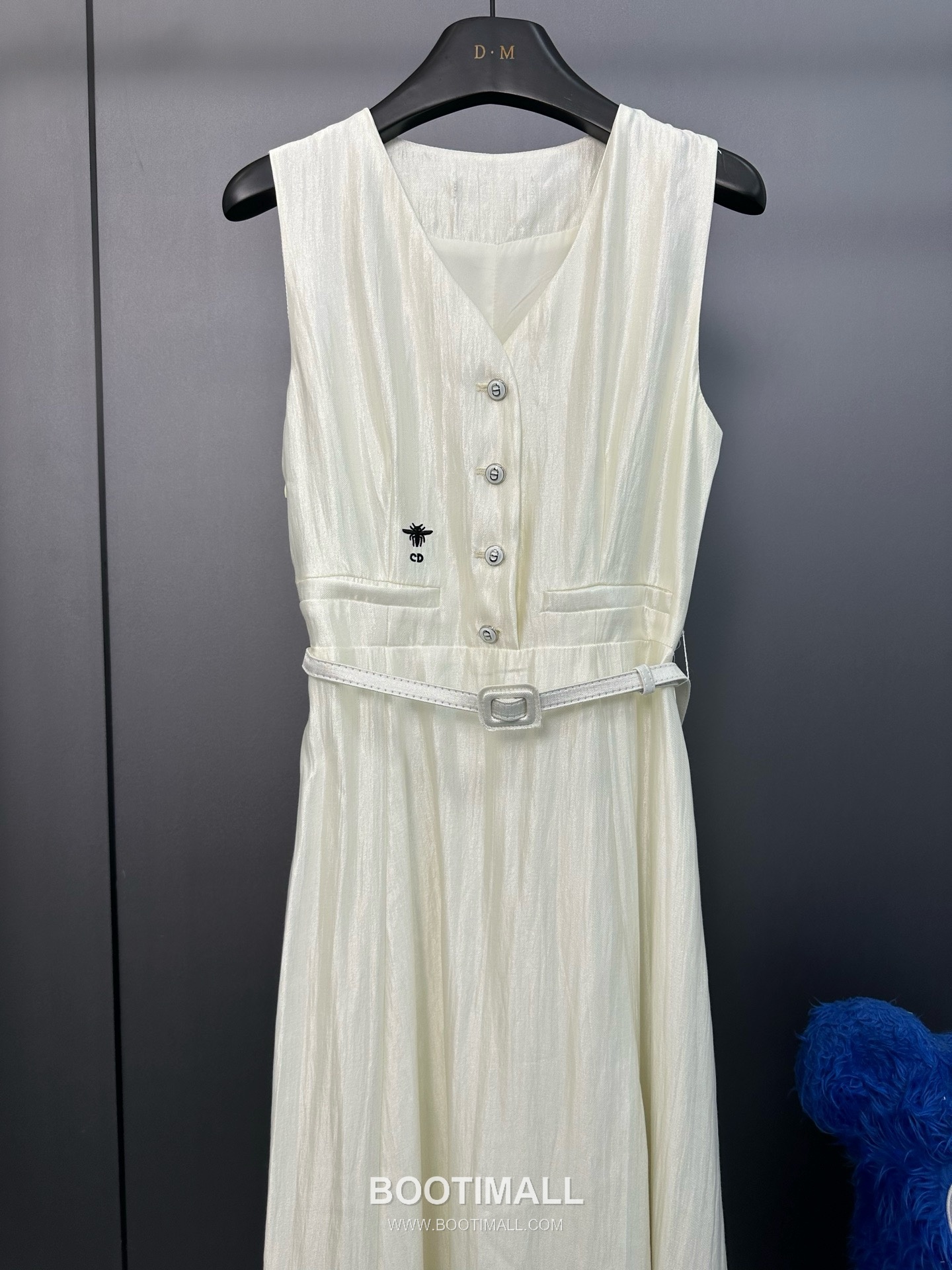 디올 2026SS 비스코스 혼방 비 로고자수 V넥 벨티드 하이웨스트 A라인 민소매 롱 원피스 Dior 2026 SS Viscose Blend Bee Logo Embroidered V Neck Belted High Waist A Line Sleeveless Long Dress 11